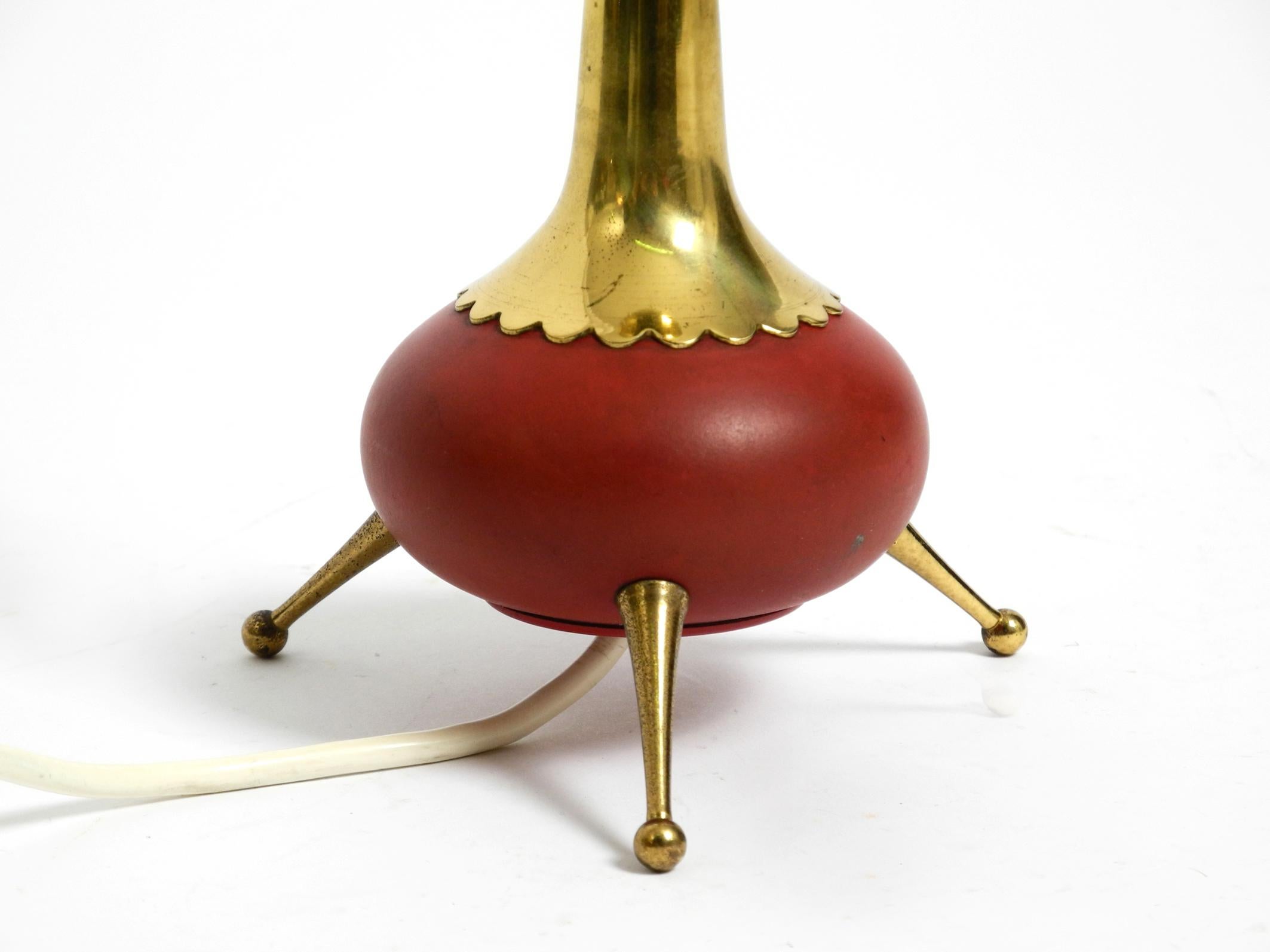 Beautiful very rare original Mid Century Modern brass tripod table lamp For Sale 5