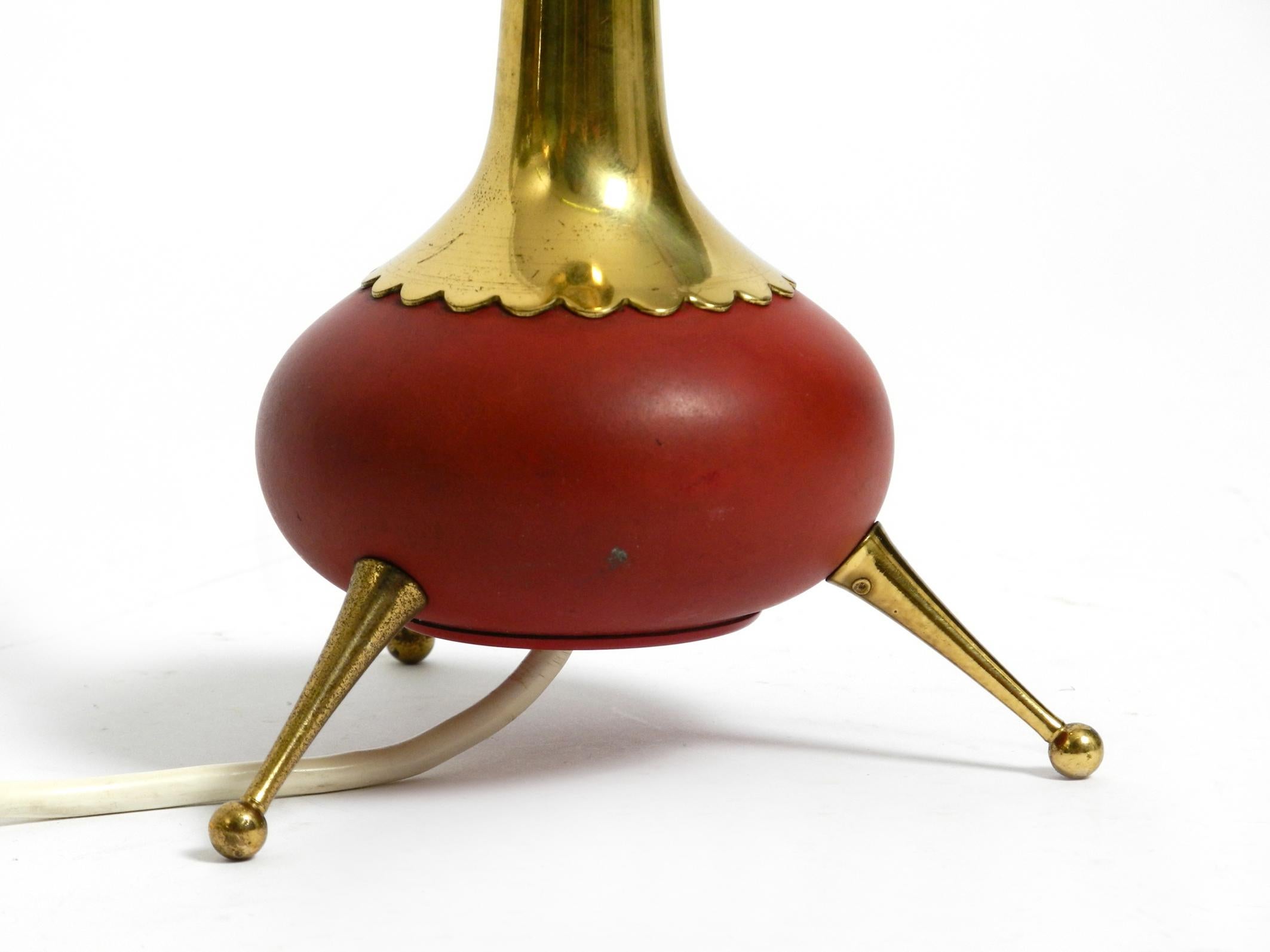 Beautiful very rare original Mid Century Modern brass tripod table lamp For Sale 6