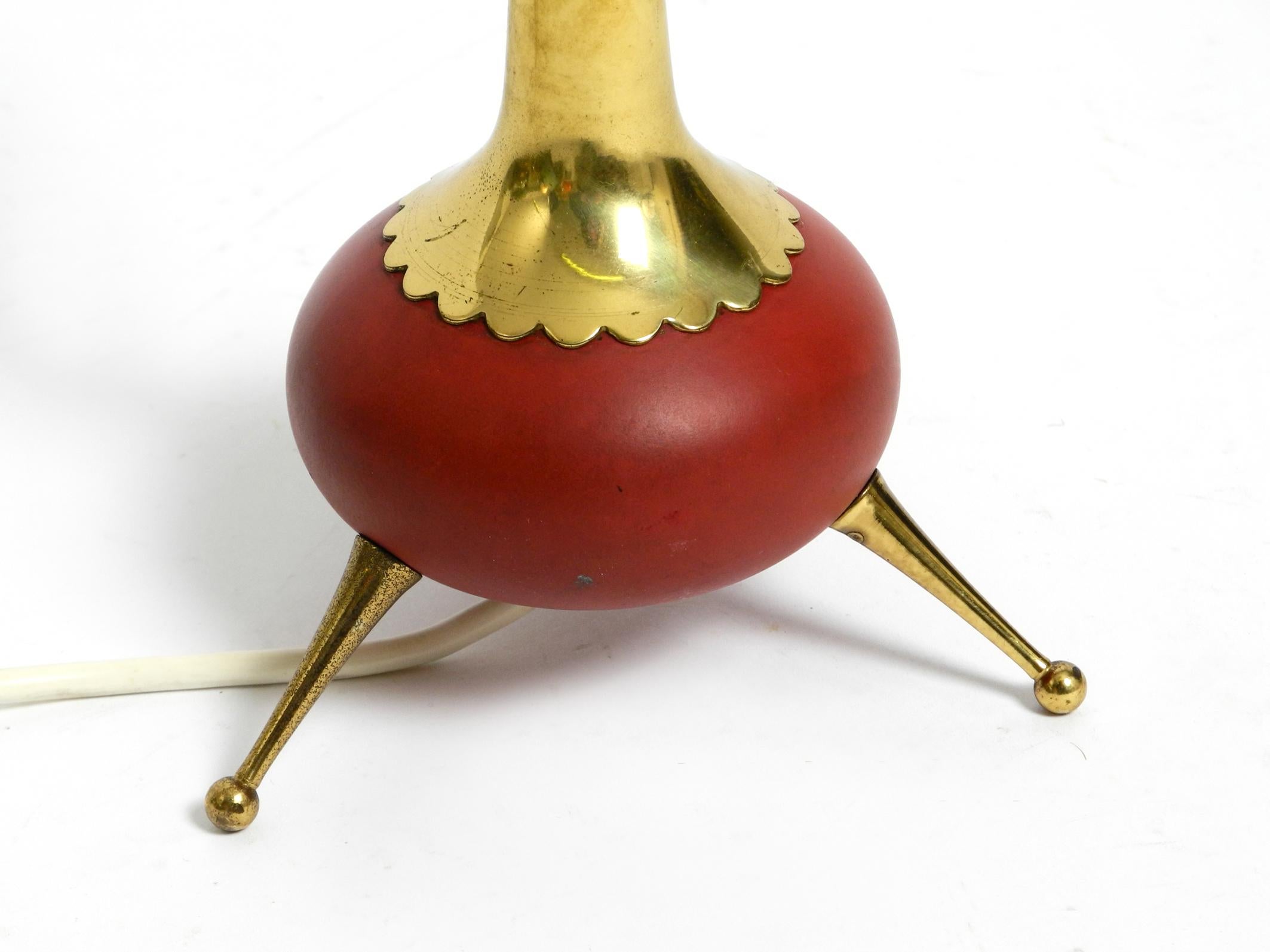 Beautiful very rare original Mid Century Modern brass tripod table lamp For Sale 7