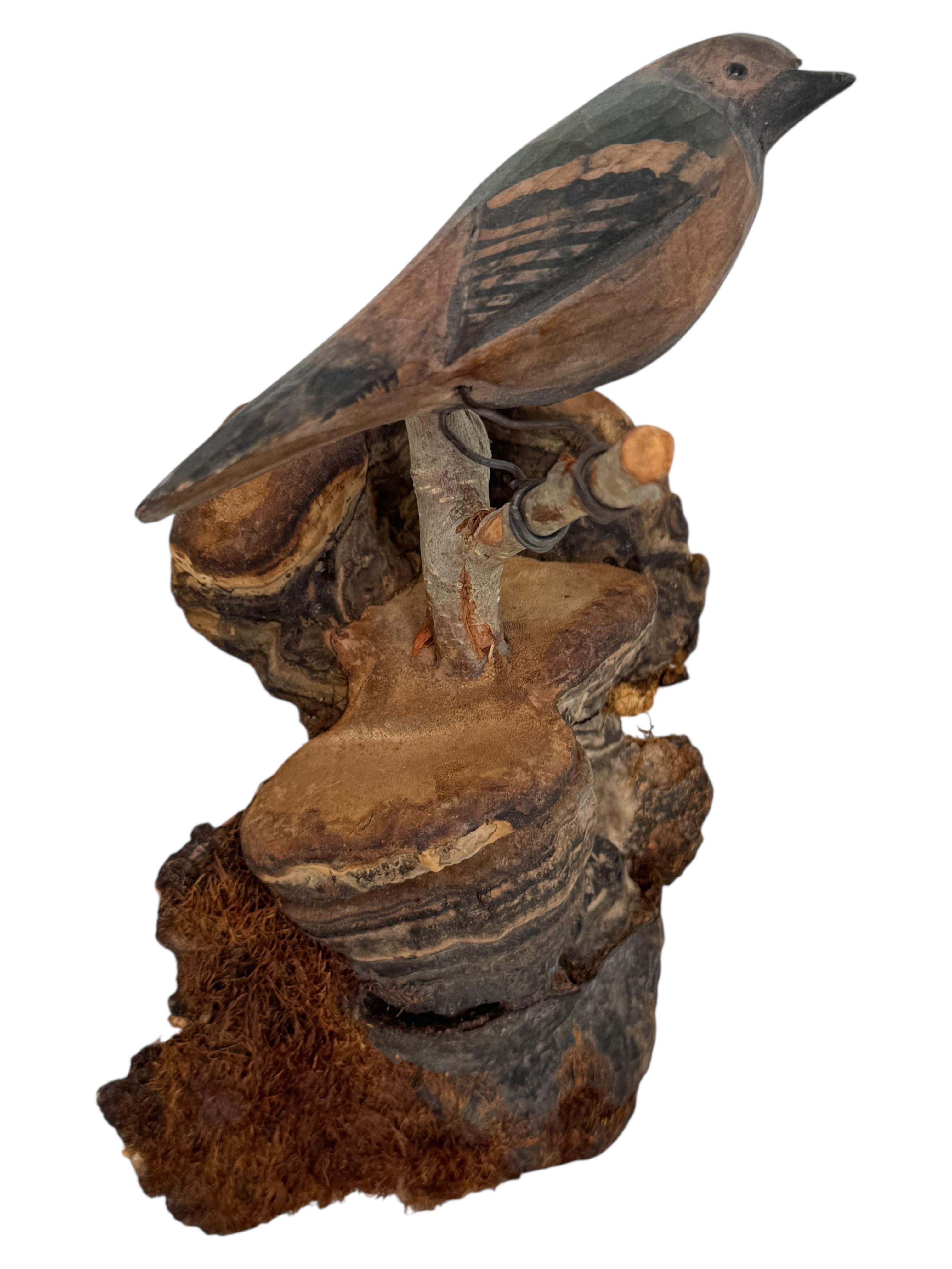 Magnifique oiseau en bois sculpté de Viechtauer Folk Art Black Forest Antique Autriche 1900 en vente 2