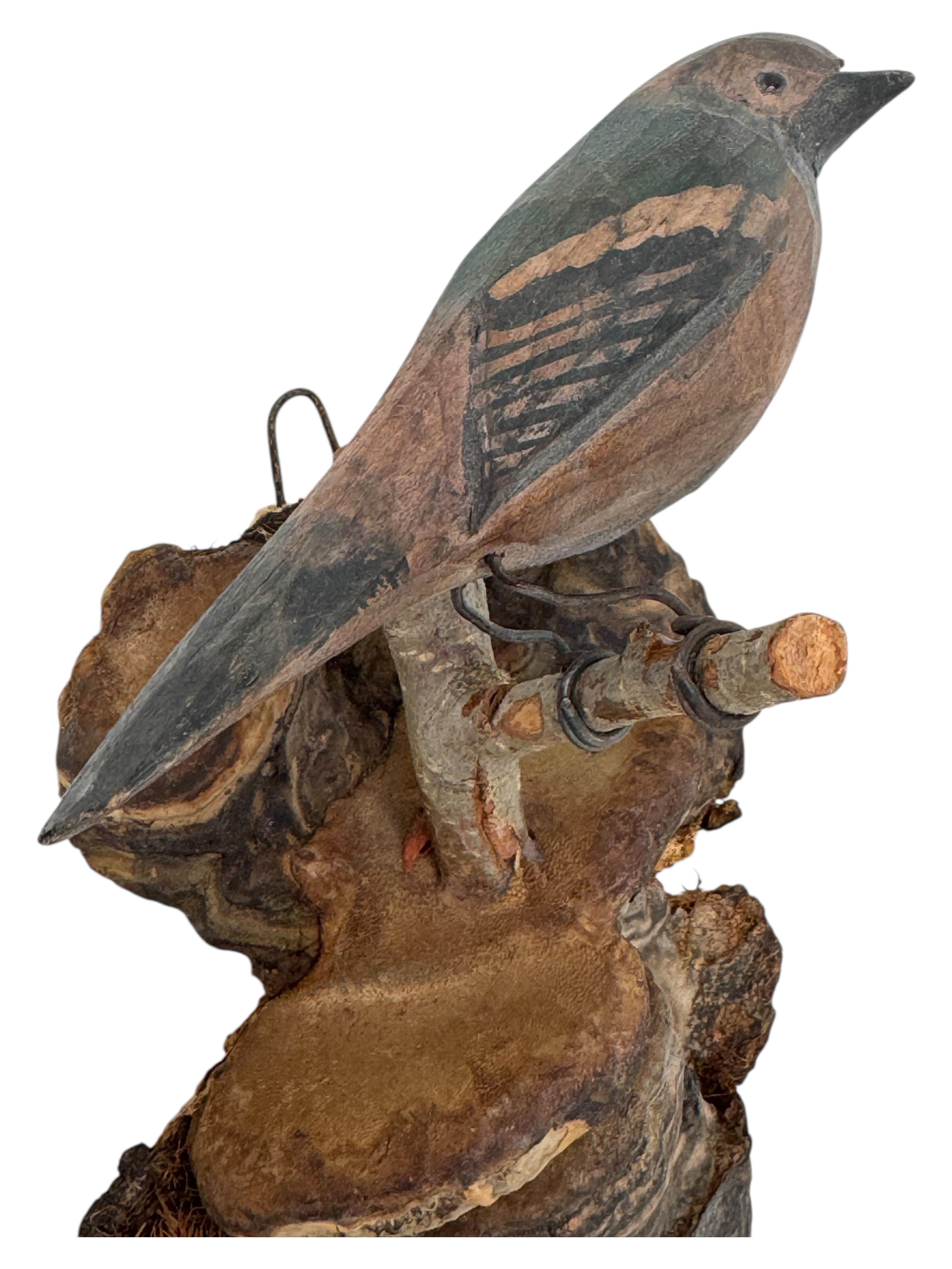 Magnifique oiseau en bois sculpté de Viechtauer Folk Art Black Forest Antique Autriche 1900 en vente 3