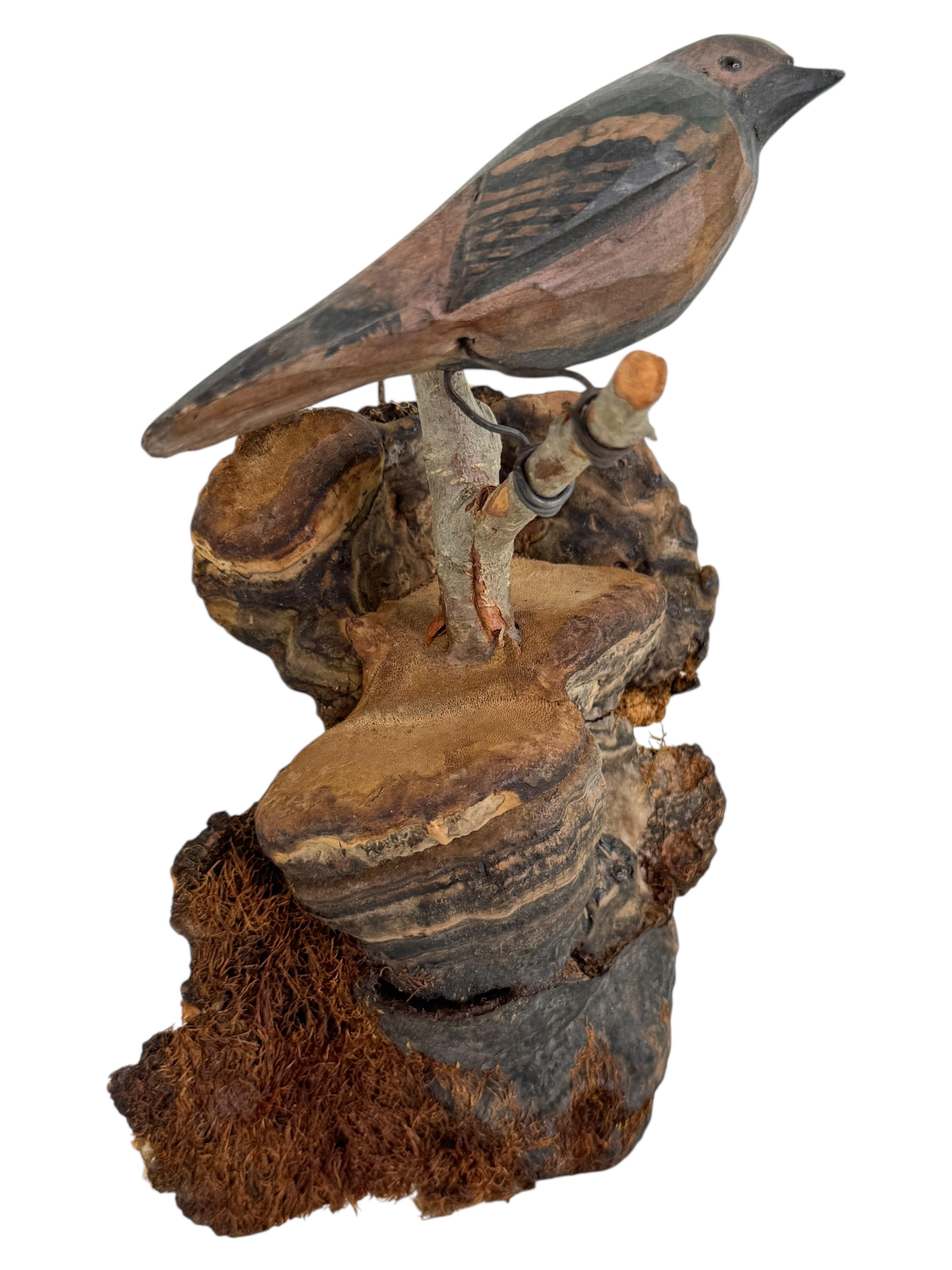 Forêt-Noire Magnifique oiseau en bois sculpté de Viechtauer Folk Art Black Forest Antique Autriche 1900 en vente