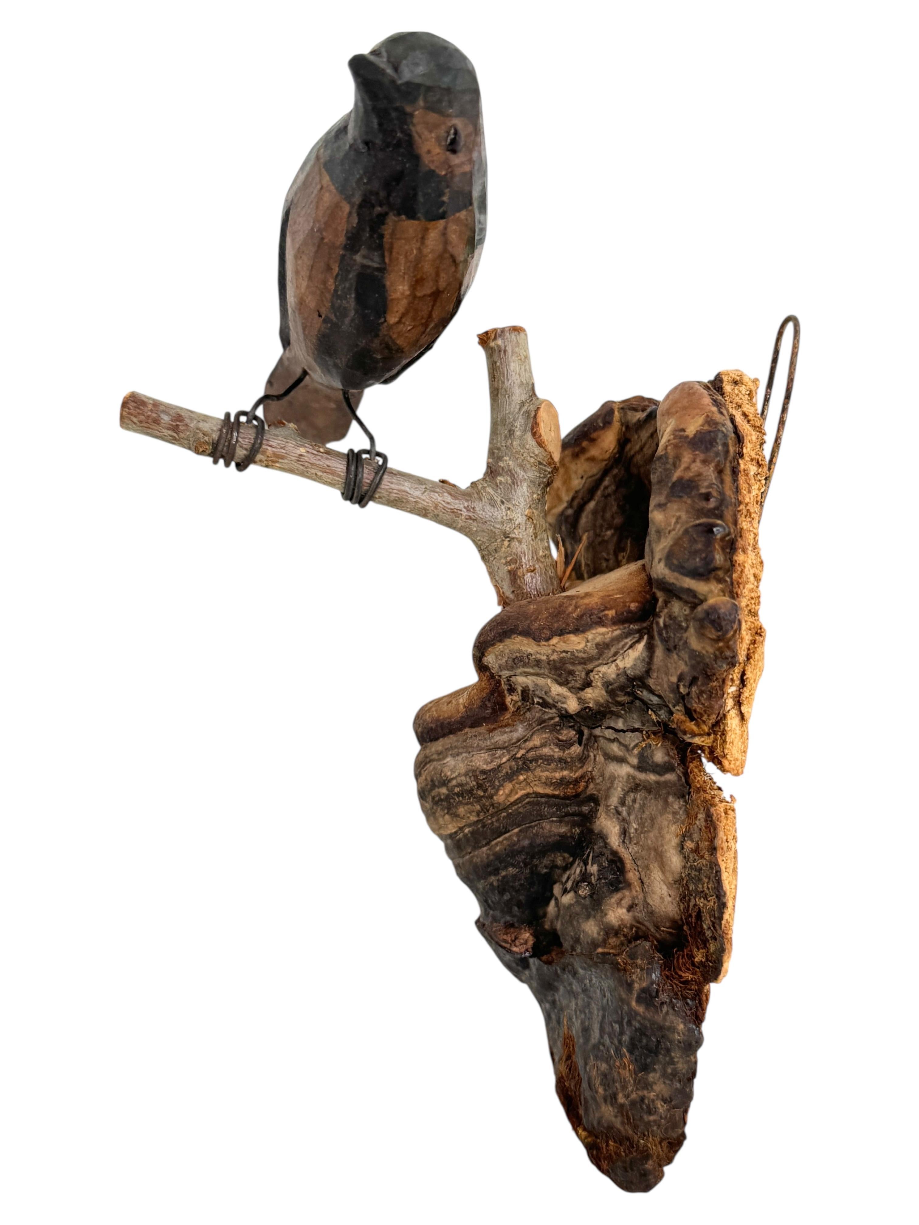 Autrichien Magnifique oiseau en bois sculpté de Viechtauer Folk Art Black Forest Antique Autriche 1900 en vente