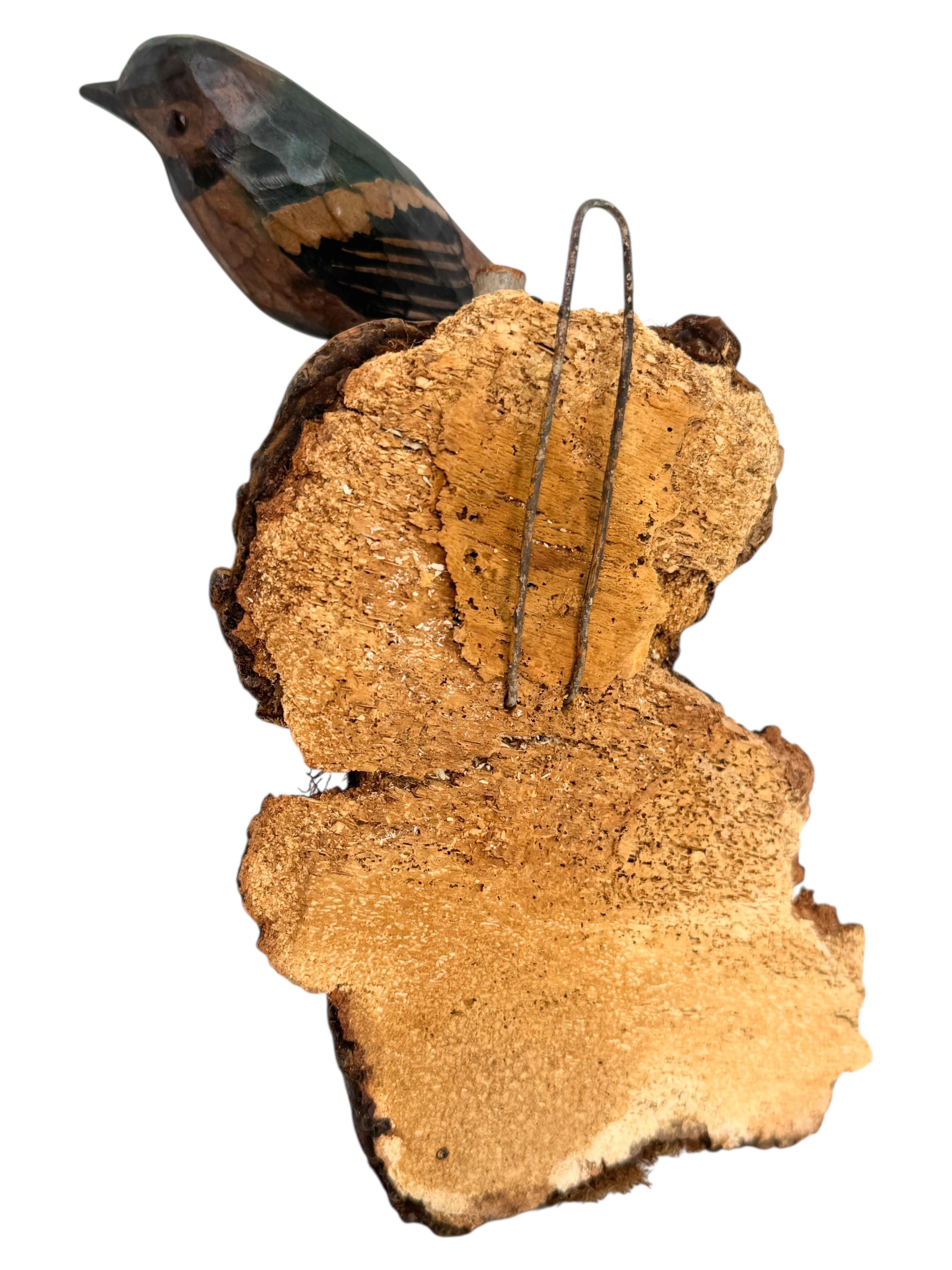 Sculpté à la main Magnifique oiseau en bois sculpté de Viechtauer Folk Art Black Forest Antique Autriche 1900 en vente