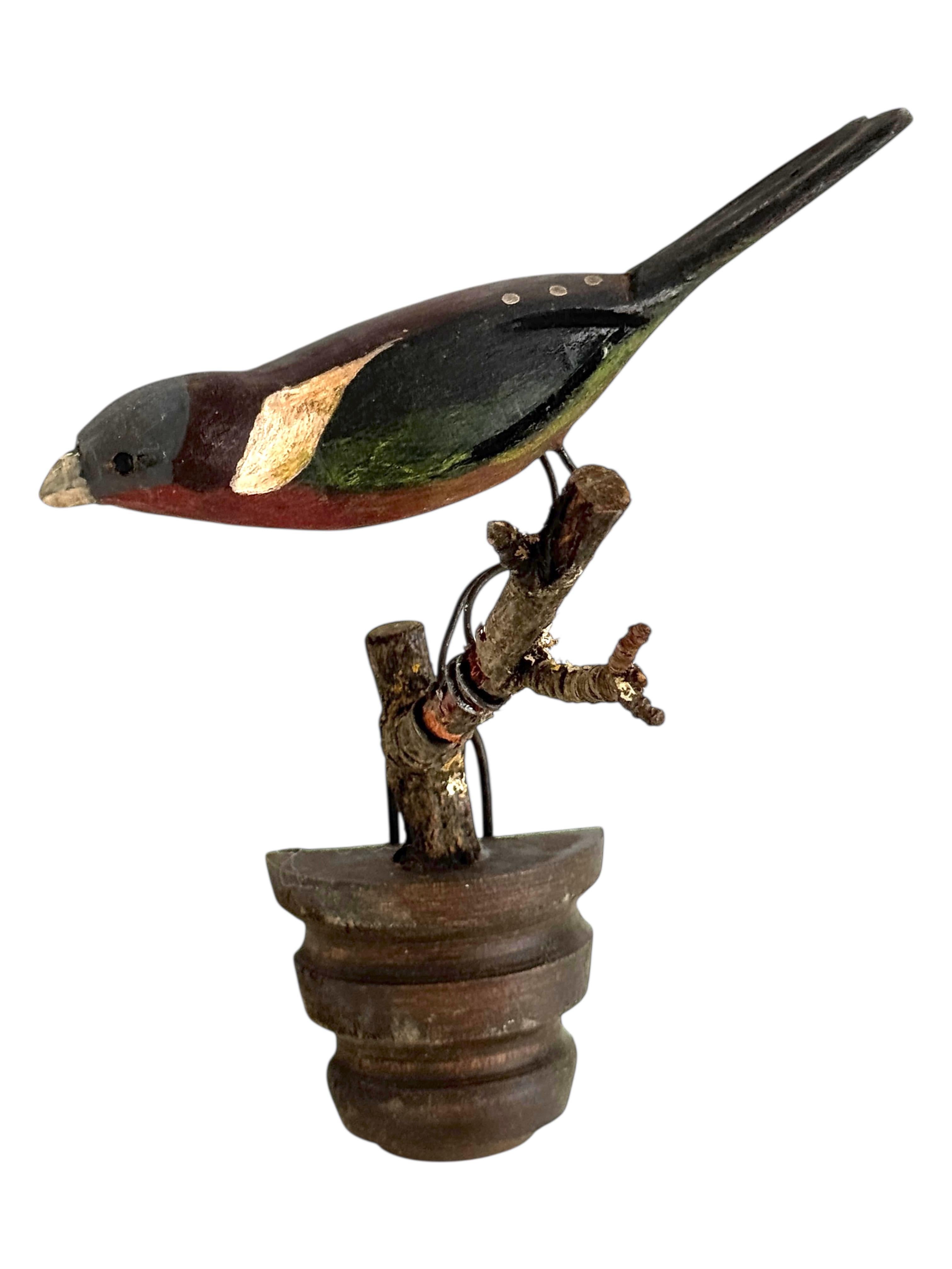 Foresta Nera Bellissimo uccello in legno intagliato a mano Vichtauer, Black Forest Folk Art, Austria, anni '1910 in vendita