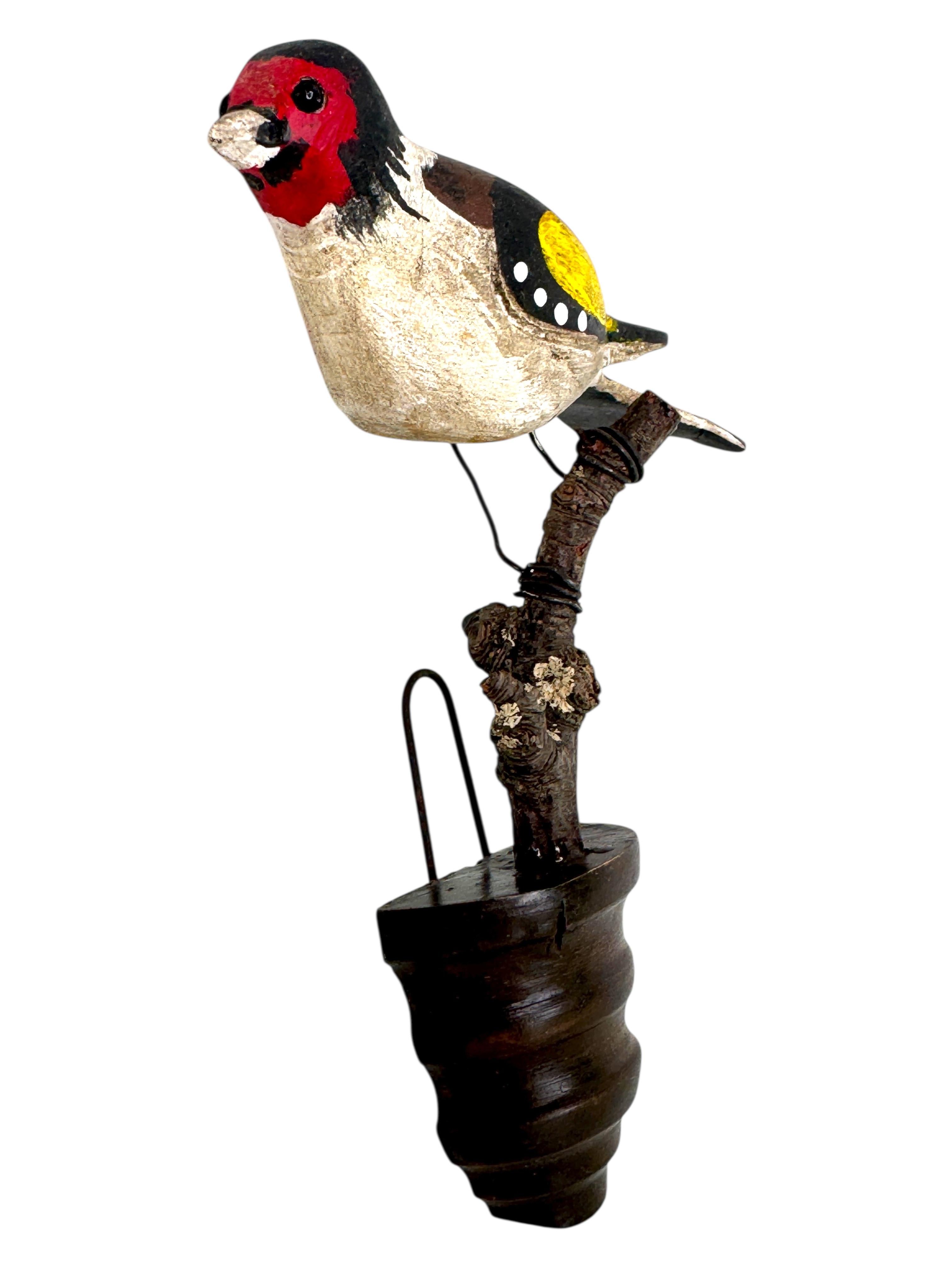 Foresta Nera Bellissimo uccello in legno intagliato a mano Vichtauer, Black Forest Folk Art, Austria, anni '1910 in vendita