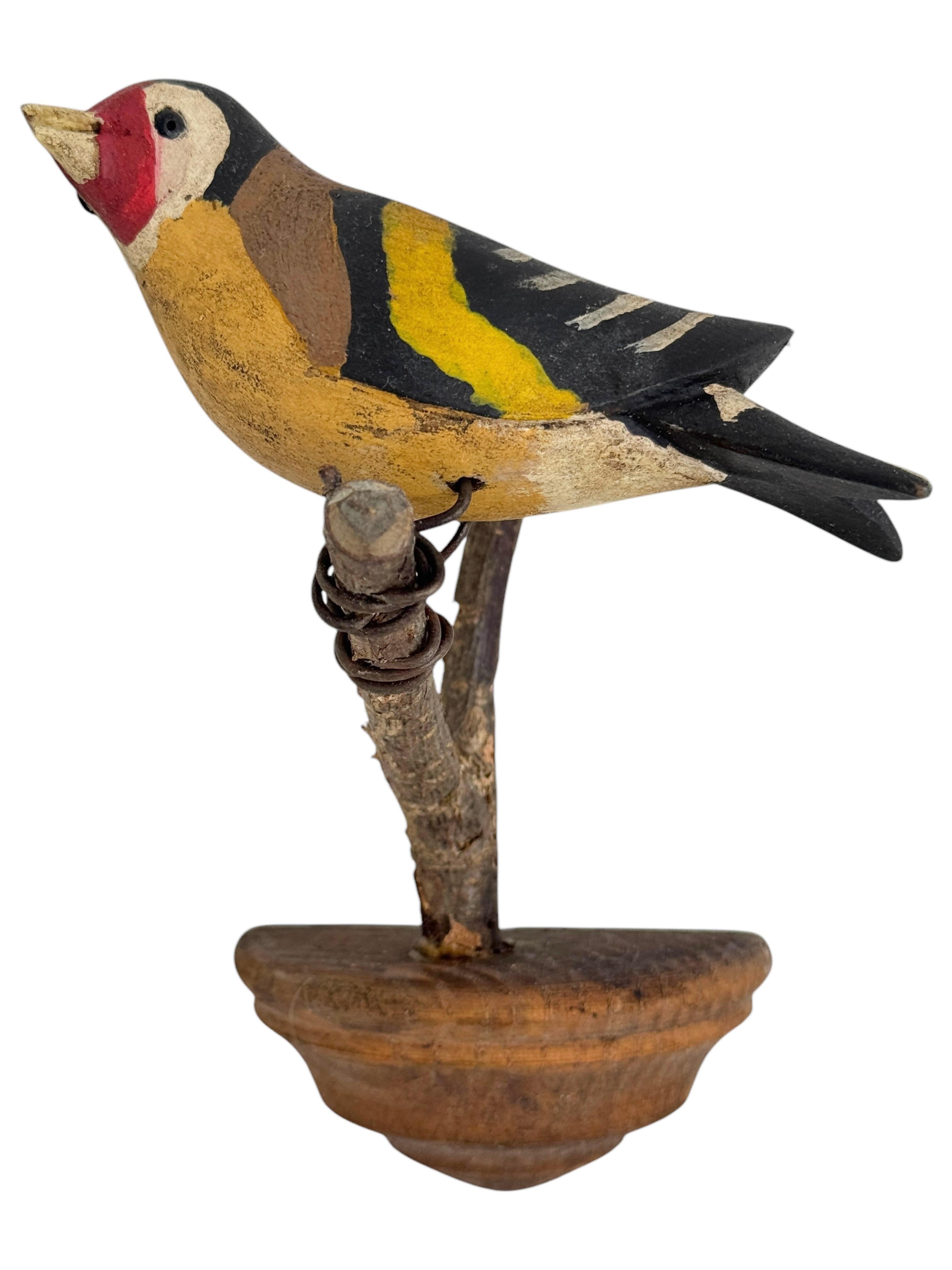 Schöner Vichtauer handgeschnitzter Holzvogel, Schwarzwälder Volkskunst, Österreich, 1910er Jahre (Österreichisch) im Angebot