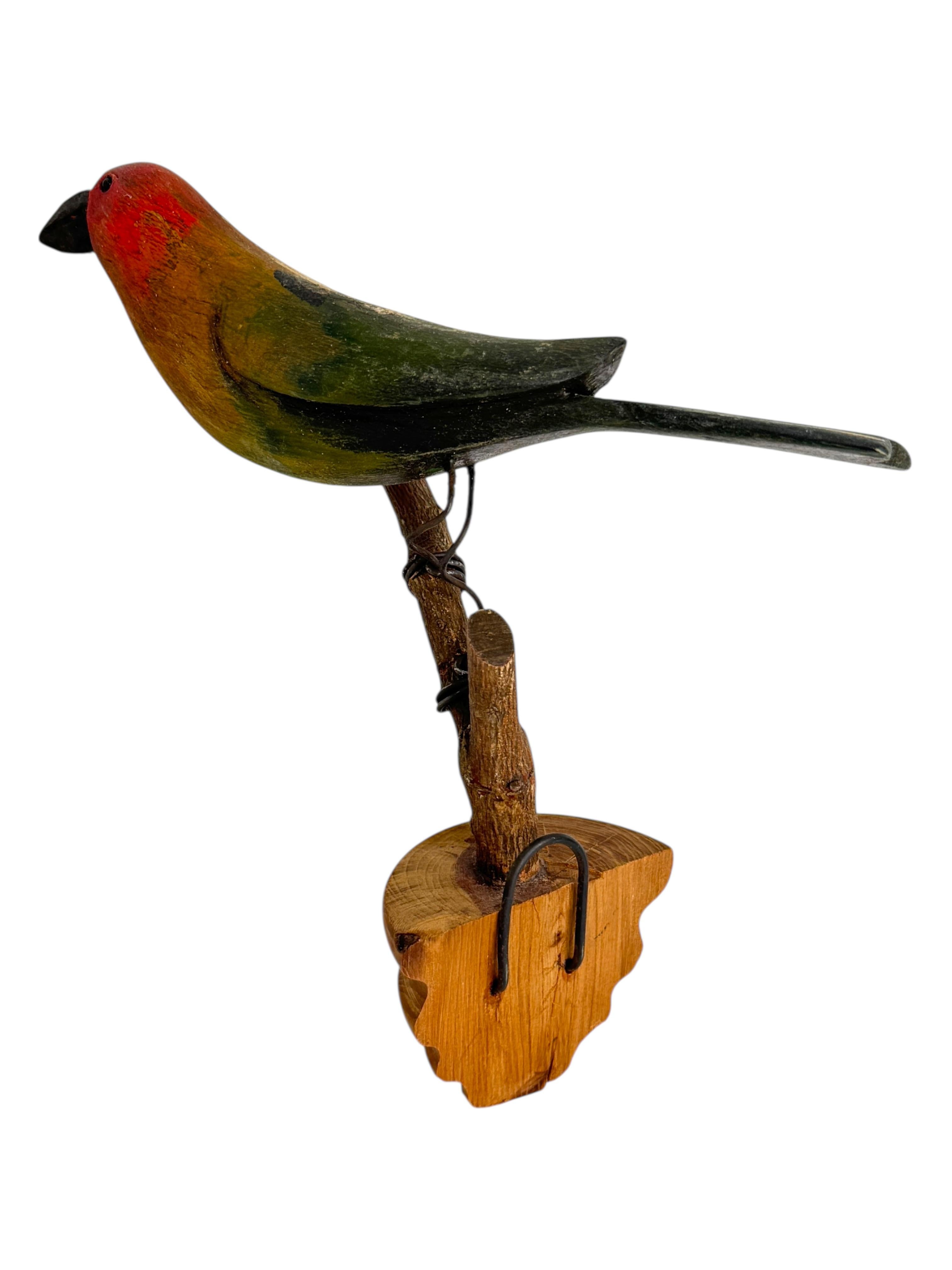 Austriaco Bellissimo uccello in legno intagliato a mano Vichtauer, Black Forest Folk Art, Austria, anni '1910 in vendita