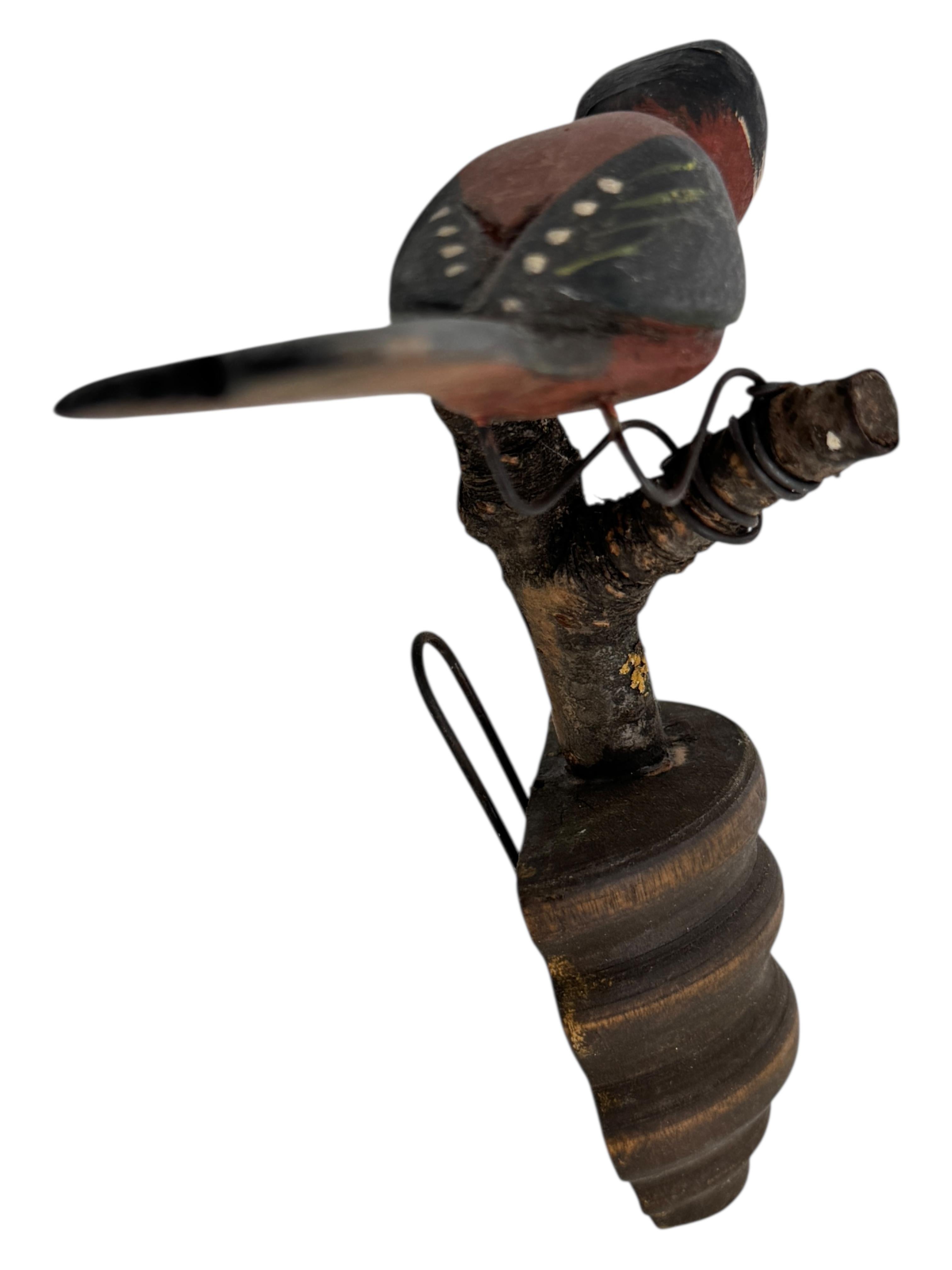Austriaco Bellissimo uccello in legno intagliato a mano Vichtauer, Black Forest Folk Art, Austria, anni '1910 in vendita