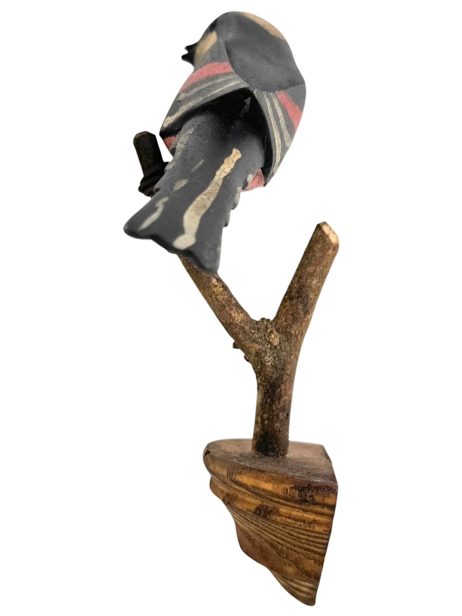 Precioso pájaro de madera tallada a mano de Vichtauer, arte popular de la Selva Negra, Austria, años 1910 Tallado a mano