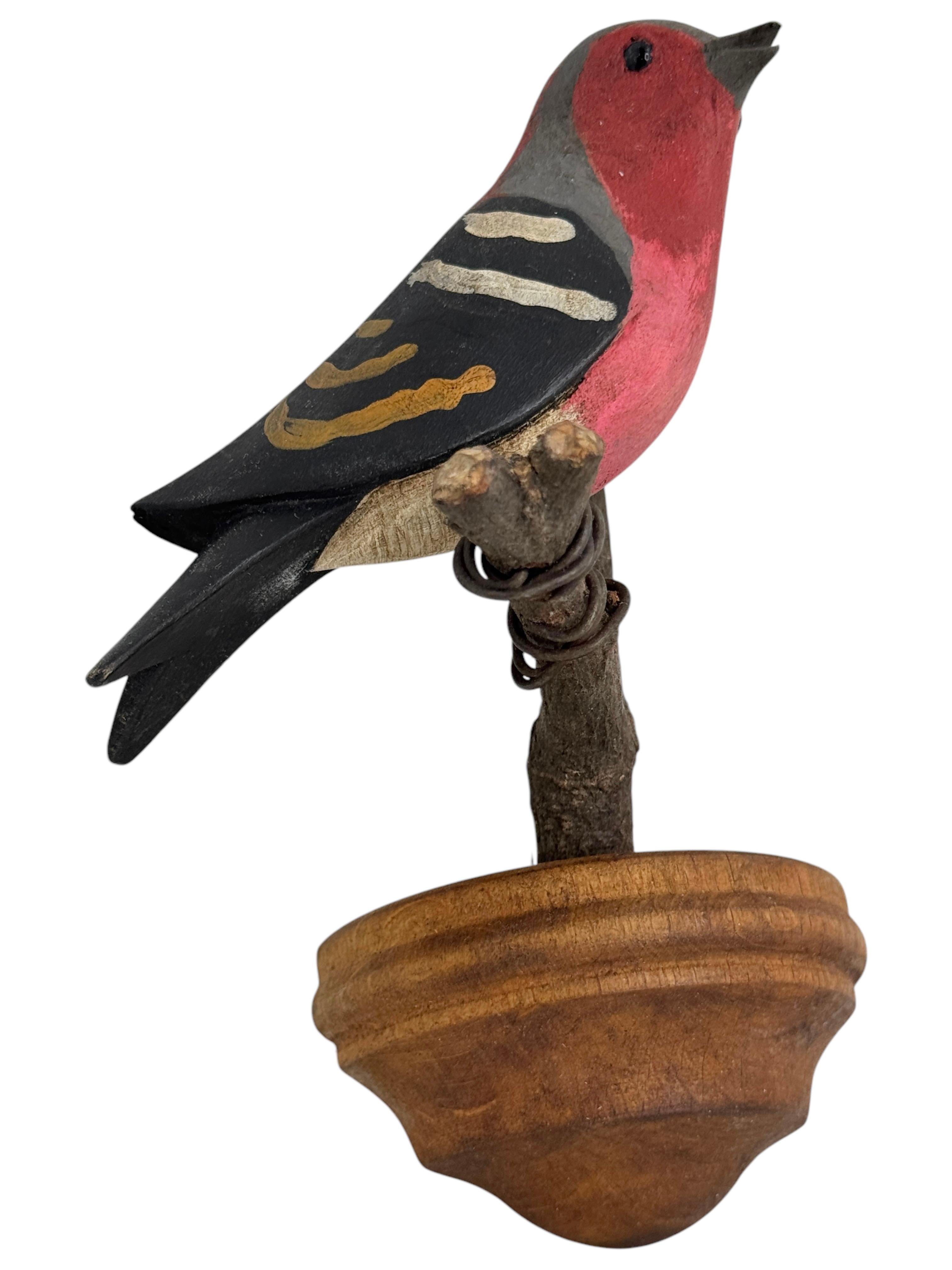 Schöner Vichtauer handgeschnitzter Holzvogel, Schwarzwälder Volkskunst, Österreich, 1910er Jahre (Handgeschnitzt) im Angebot