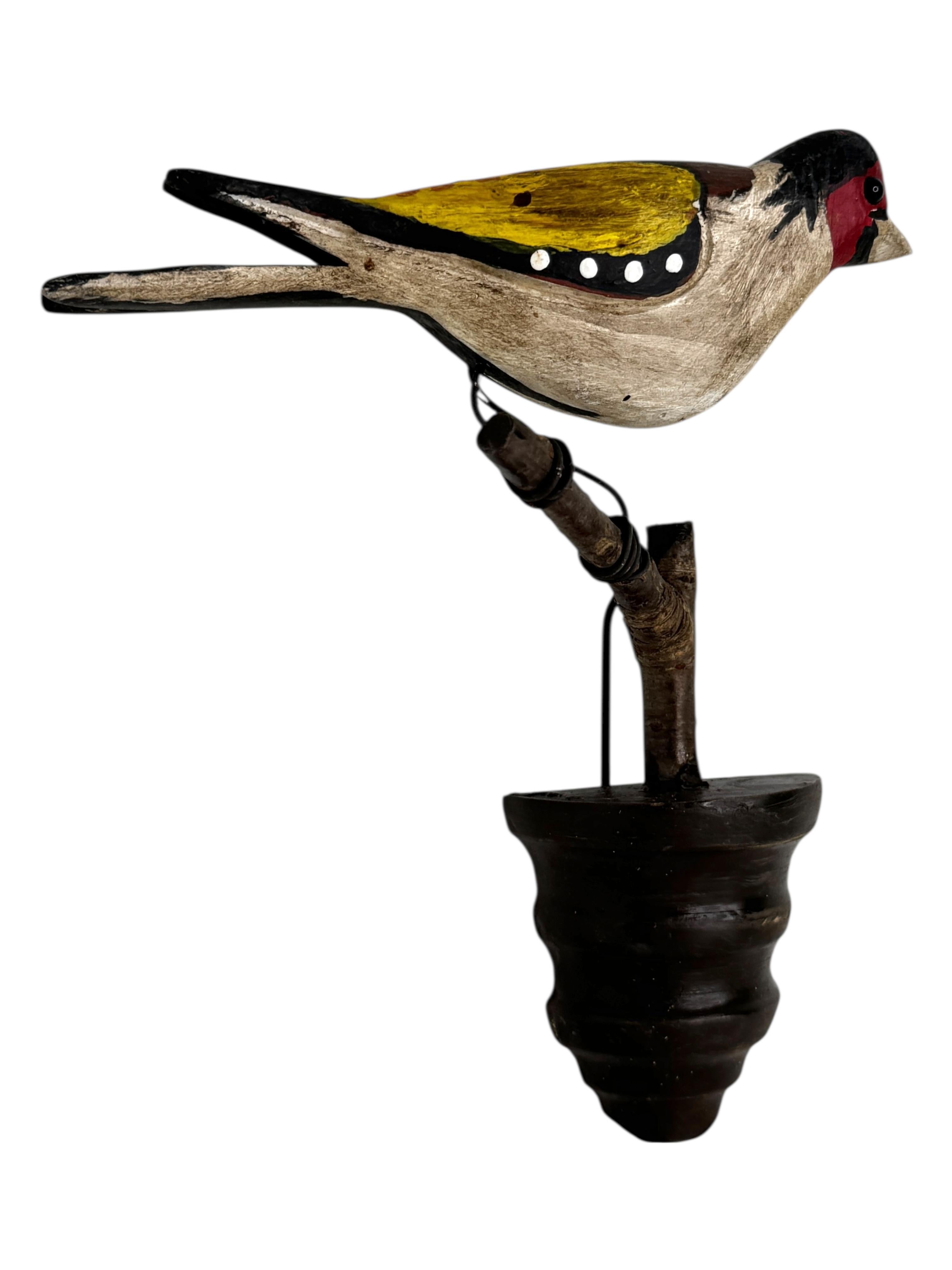 Intagliato a mano Bellissimo uccello in legno intagliato a mano Vichtauer, Black Forest Folk Art, Austria, anni '1910 in vendita