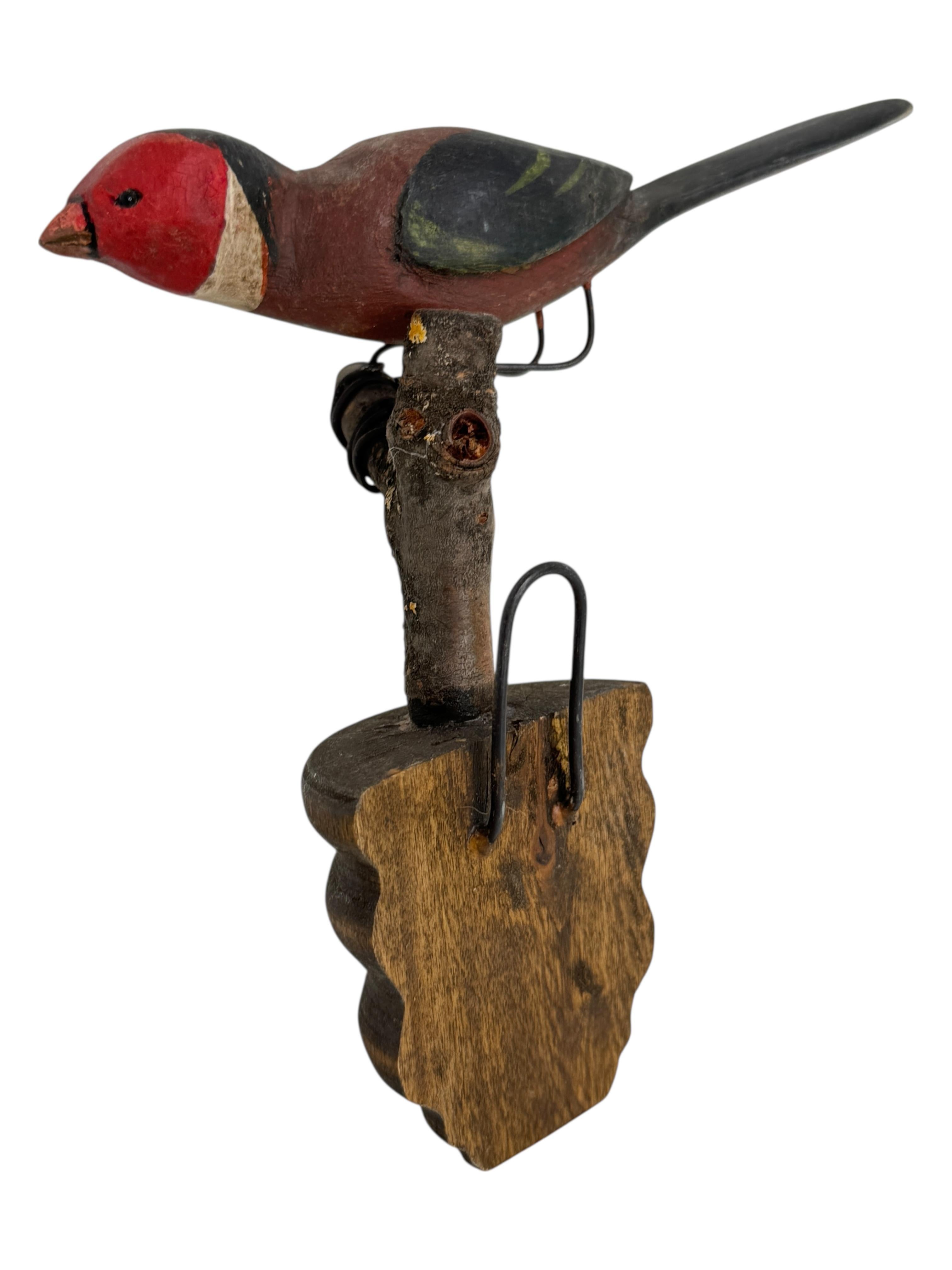 Bellissimo uccello in legno intagliato a mano Vichtauer, Black Forest Folk Art, Austria, anni '1910 In condizioni buone in vendita a Nuernberg, DE