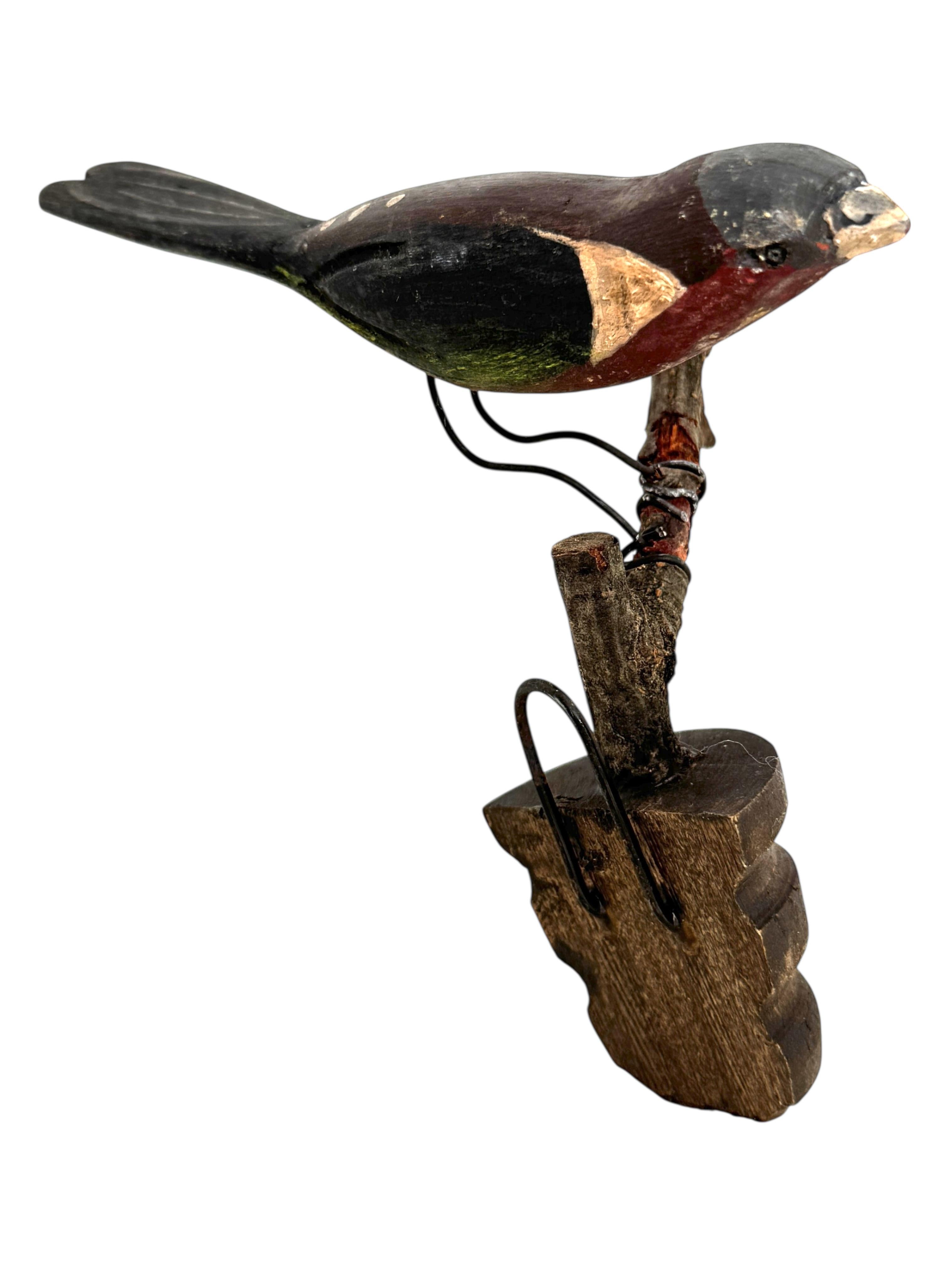 Inizio XX secolo Bellissimo uccello in legno intagliato a mano Vichtauer, Black Forest Folk Art, Austria, anni '1910 in vendita
