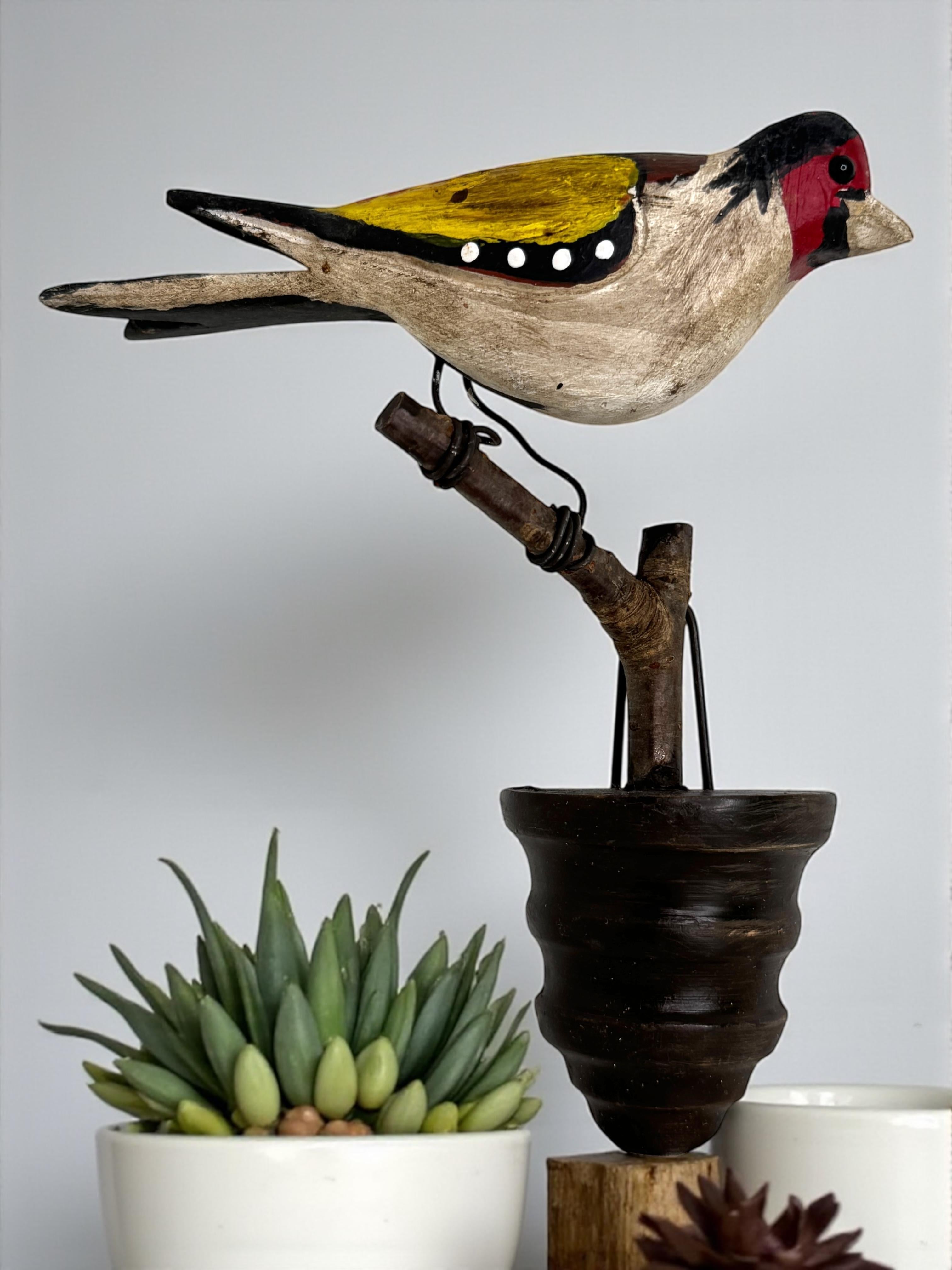 Inizio XX secolo Bellissimo uccello in legno intagliato a mano Vichtauer, Black Forest Folk Art, Austria, anni '1910 in vendita