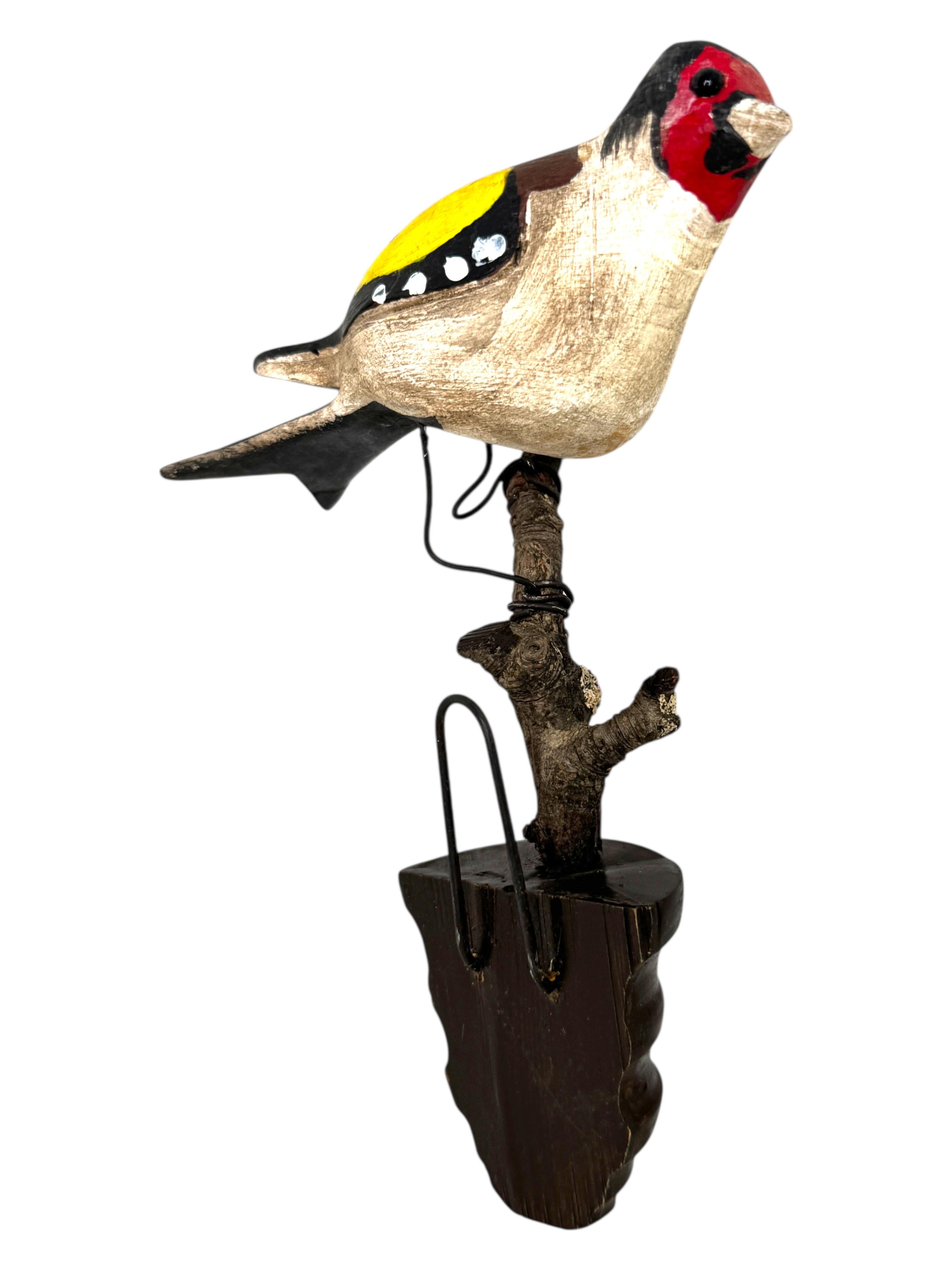 Inizio XX secolo Bellissimo uccello in legno intagliato a mano Vichtauer, Black Forest Folk Art, Austria, anni '1910 in vendita