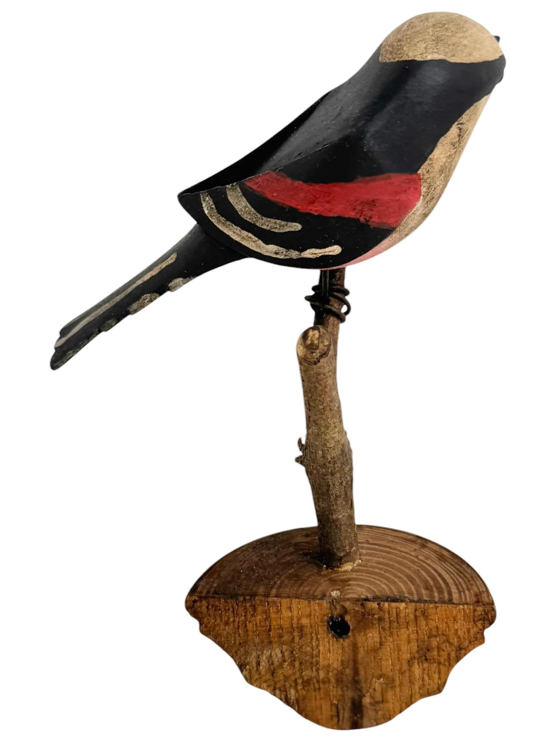 Precioso pájaro de madera tallada a mano de Vichtauer, arte popular de la Selva Negra, Austria, años 1910 Madera
