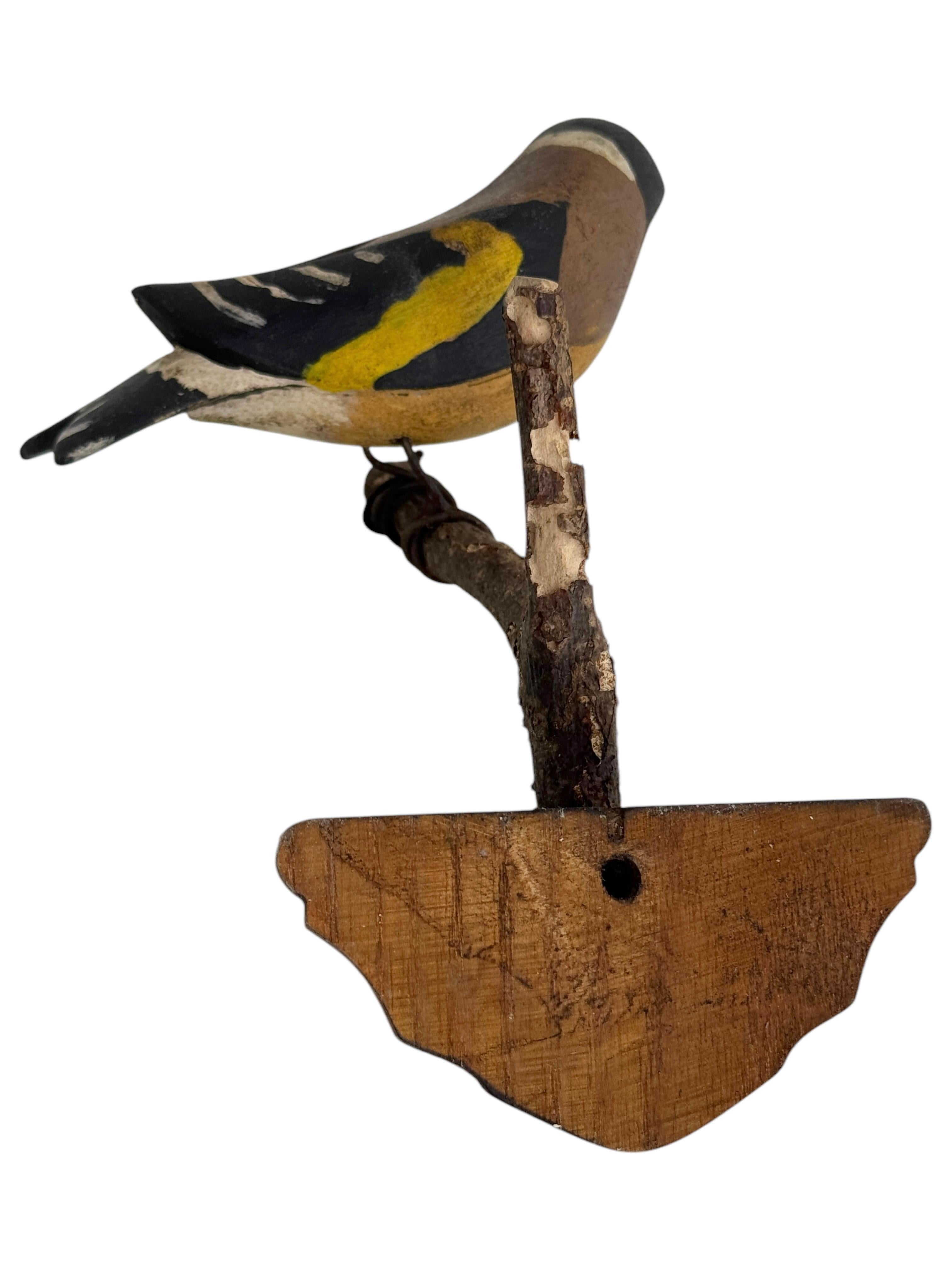 Schöner Vichtauer handgeschnitzter Holzvogel, Schwarzwälder Volkskunst, Österreich, 1910er Jahre im Angebot 1