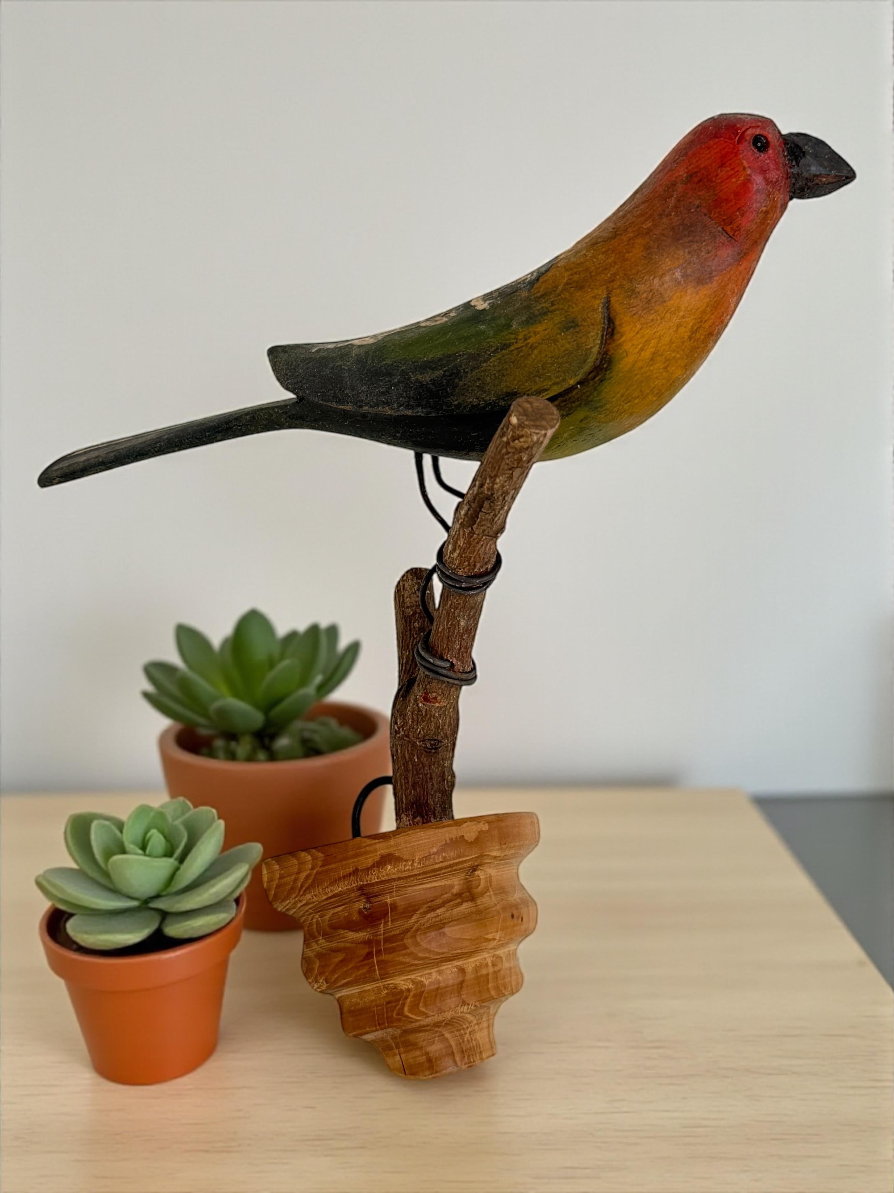 Legno Bellissimo uccello in legno intagliato a mano Vichtauer, Black Forest Folk Art, Austria, anni '1910 in vendita