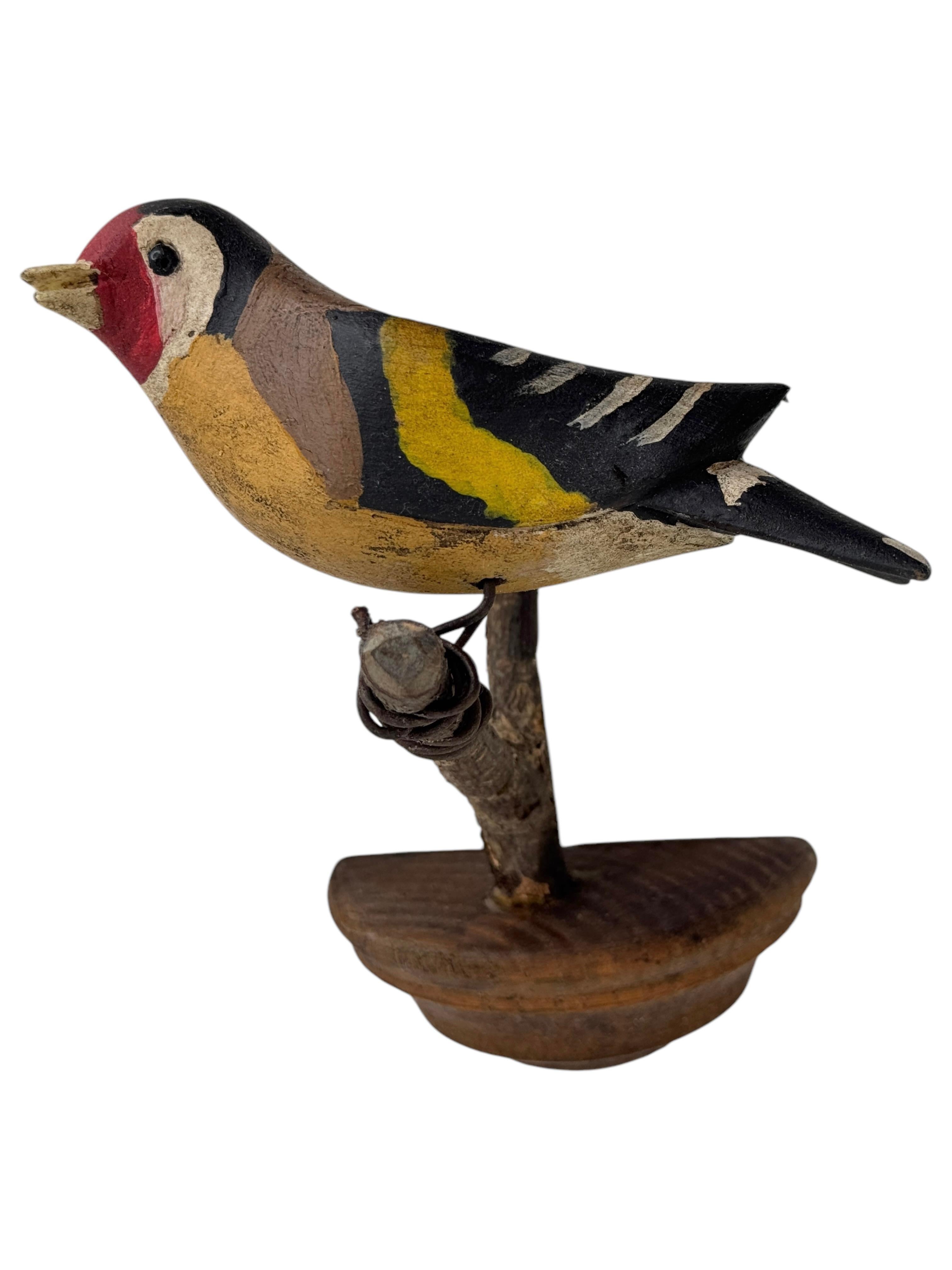 Schöner Vichtauer handgeschnitzter Holzvogel, Schwarzwälder Volkskunst, Österreich, 1910er Jahre im Angebot 2