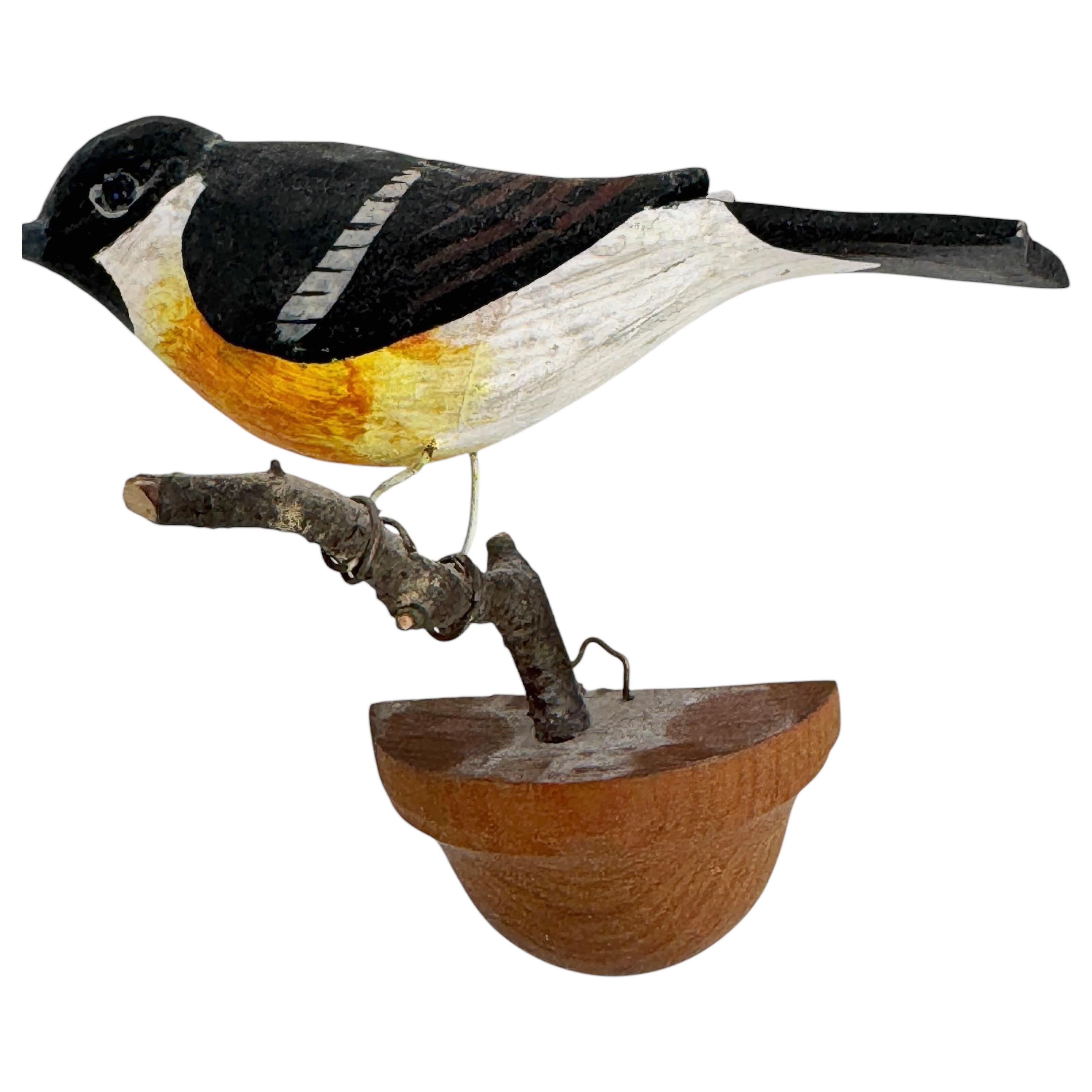 Schöner Vichtauer handgeschnitzter Holzvogel, Schwarzwälder Volkskunst, Österreich, 1920er Jahre (Schwarzwald) im Angebot