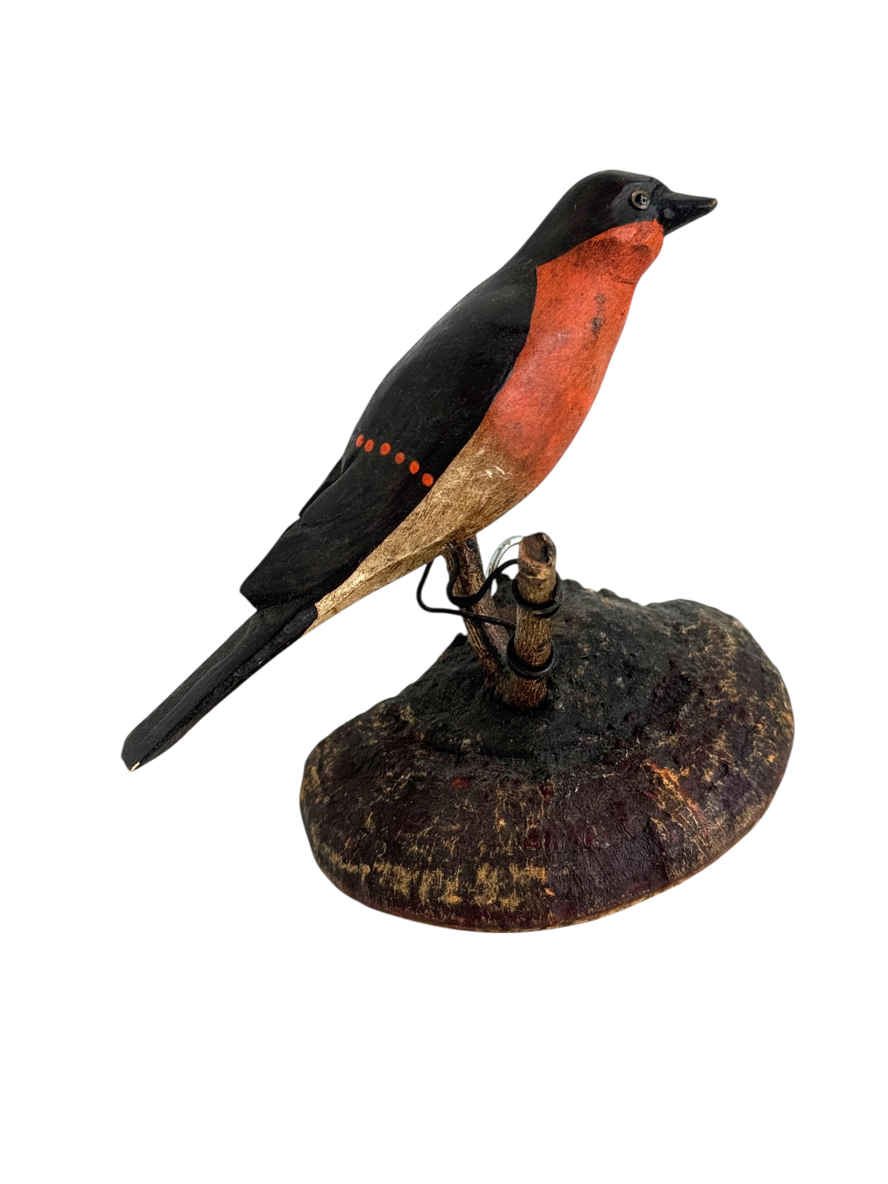 Foresta Nera Bellissimo uccello in legno intagliato a mano Vichtauer, Black Forest Folk Art, Austria, anni '1920 in vendita