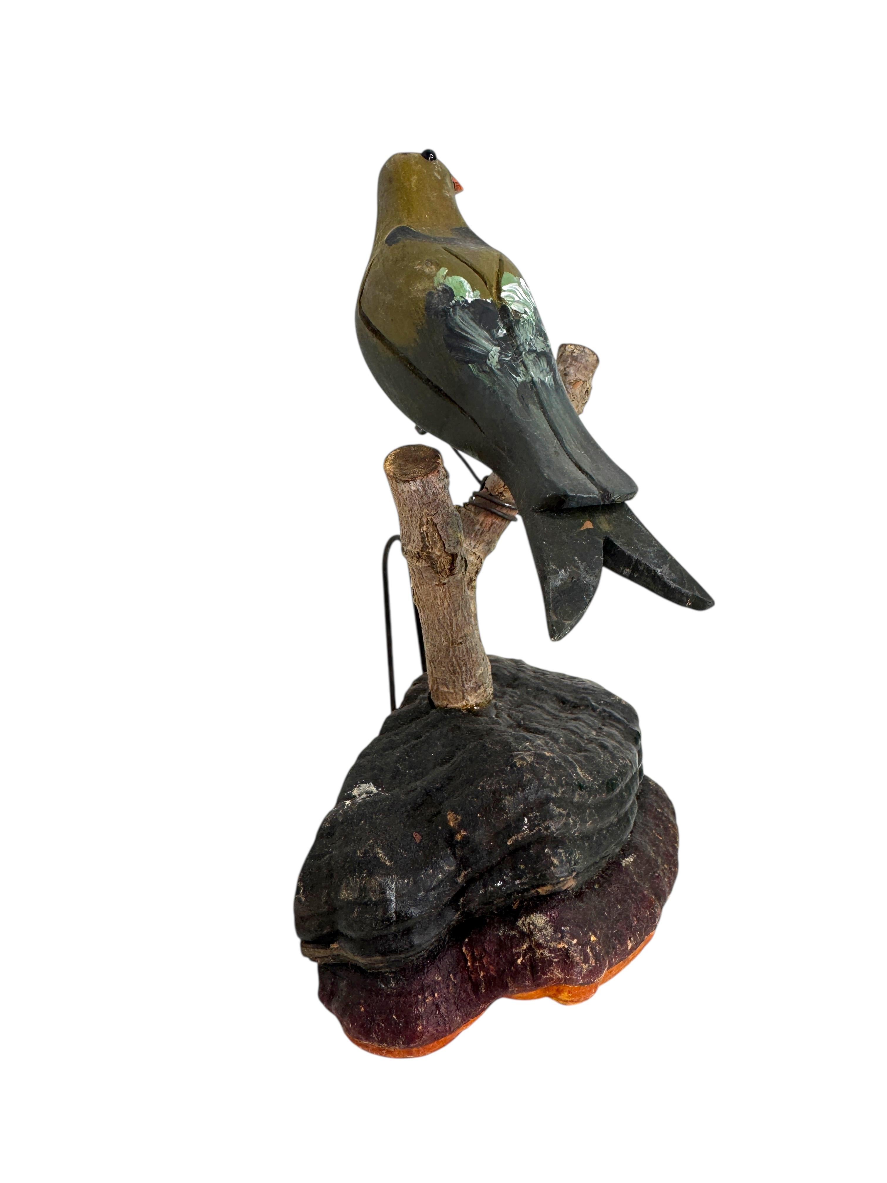 Foresta Nera Bellissimo uccello in legno intagliato a mano Vichtauer, Black Forest Folk Art, Austria, anni '1920 in vendita