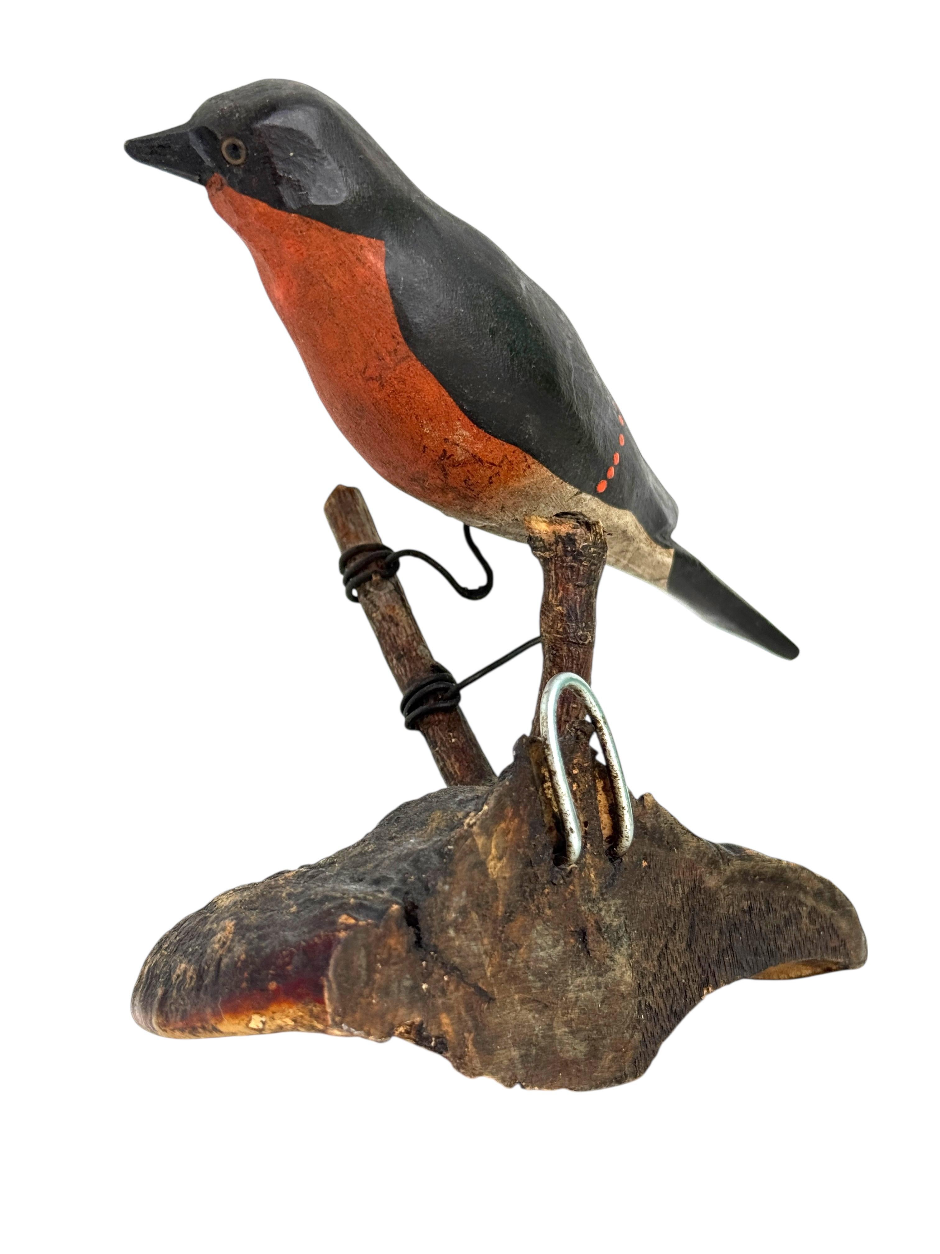 Austriaco Bellissimo uccello in legno intagliato a mano Vichtauer, Black Forest Folk Art, Austria, anni '1920 in vendita