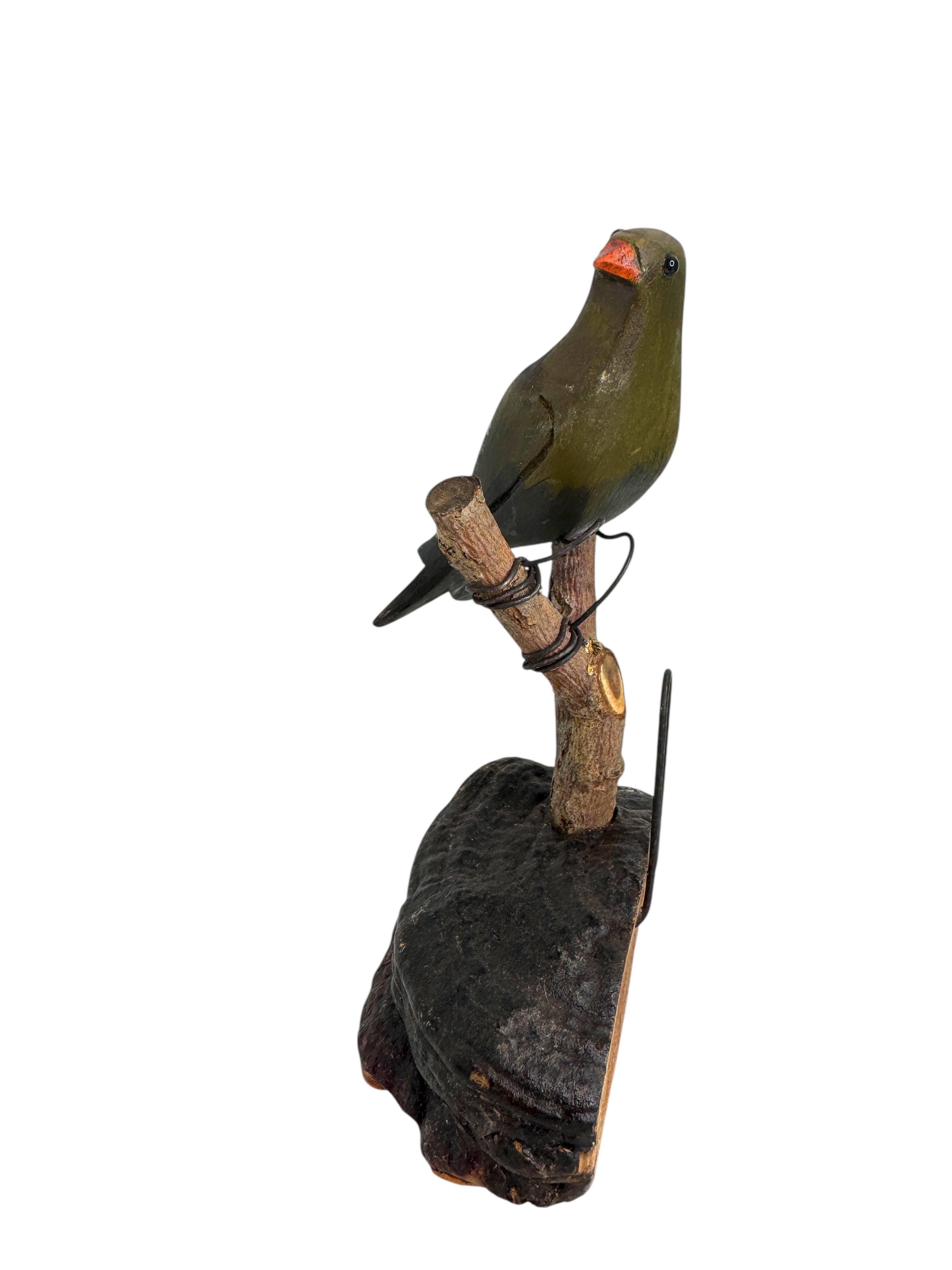 Austriaco Bellissimo uccello in legno intagliato a mano Vichtauer, Black Forest Folk Art, Austria, anni '1920 in vendita