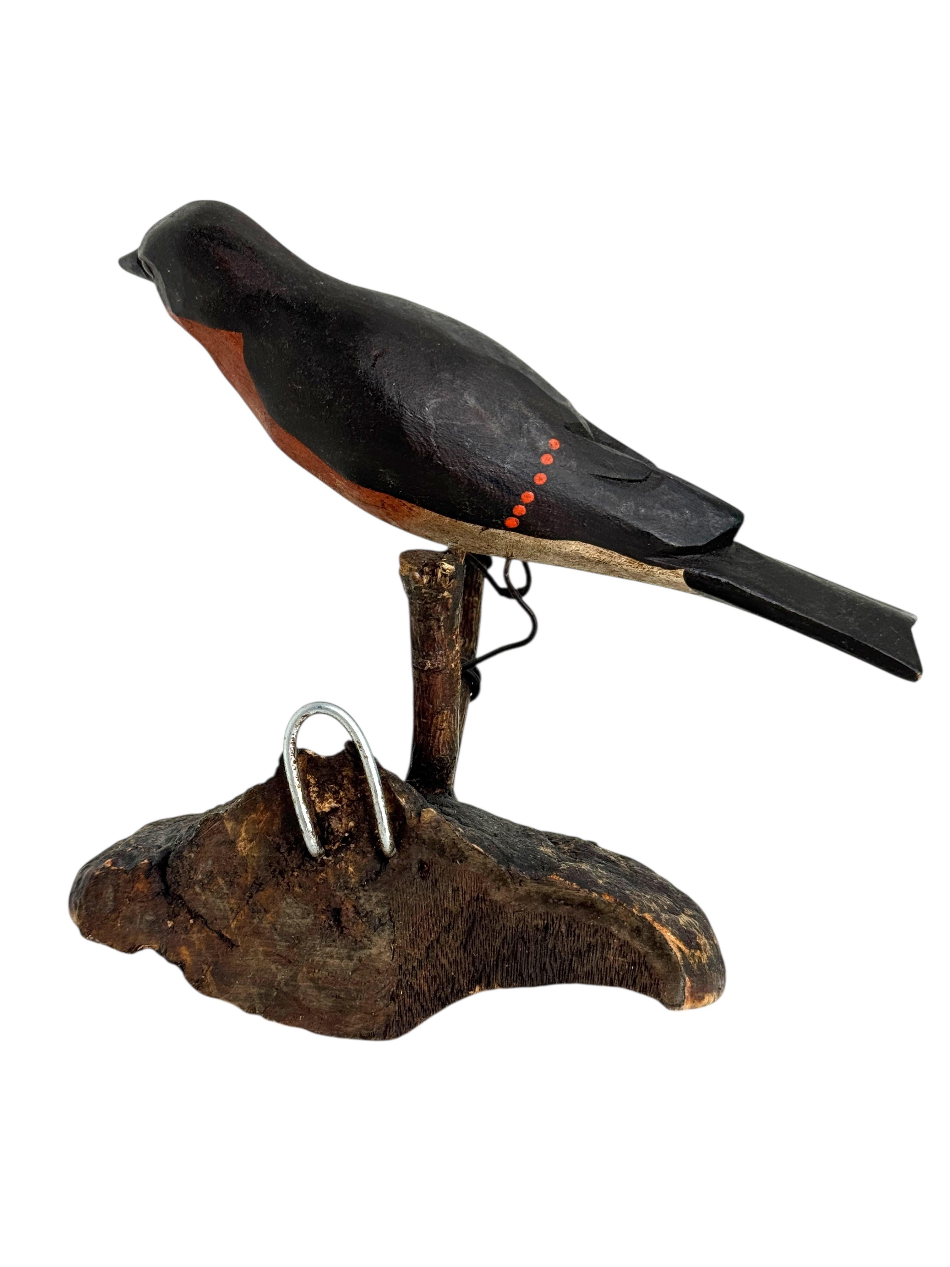 Intagliato a mano Bellissimo uccello in legno intagliato a mano Vichtauer, Black Forest Folk Art, Austria, anni '1920 in vendita