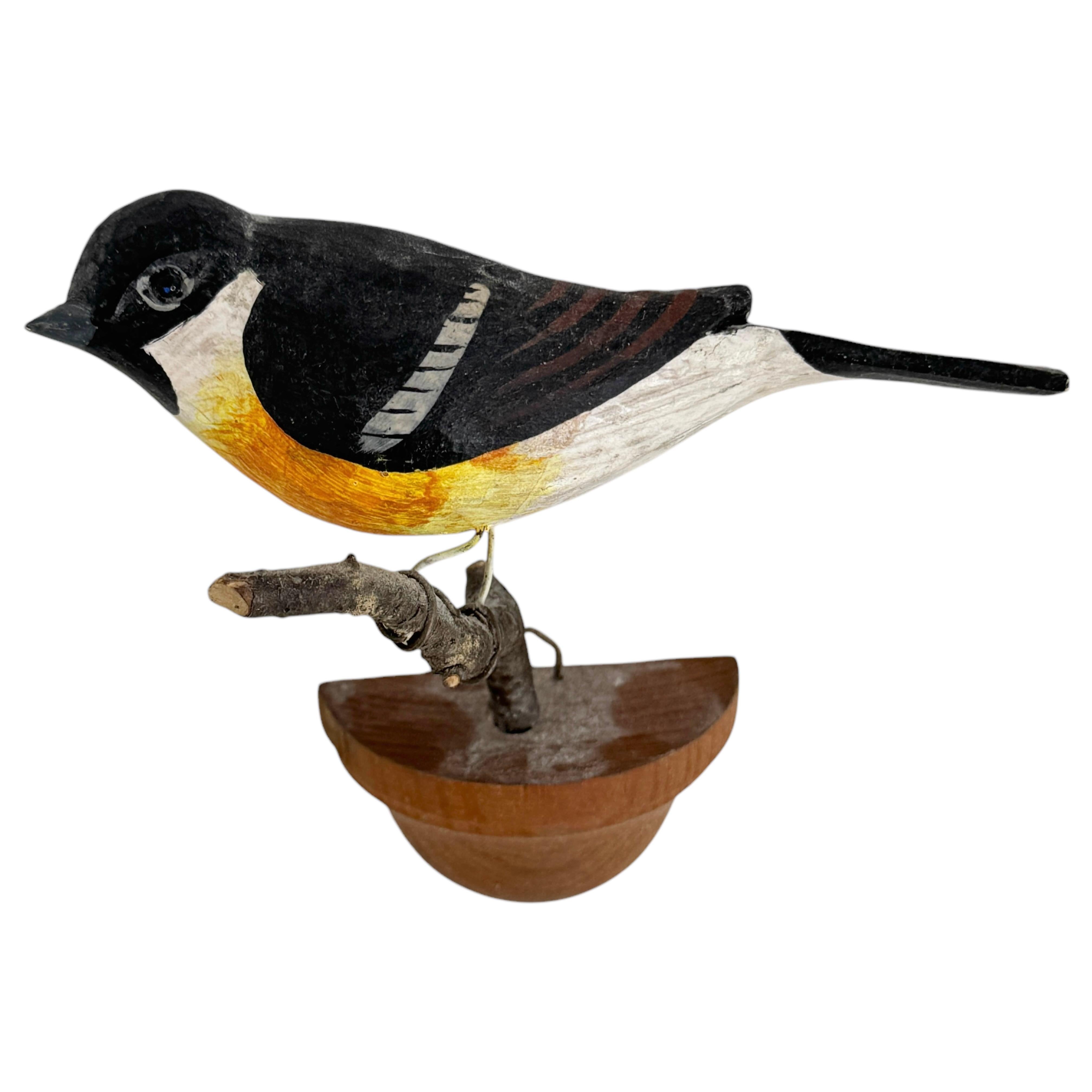 Schöner Vichtauer handgeschnitzter Holzvogel, Schwarzwälder Volkskunst, Österreich, 1920er Jahre im Zustand „Gut“ im Angebot in Nuernberg, DE