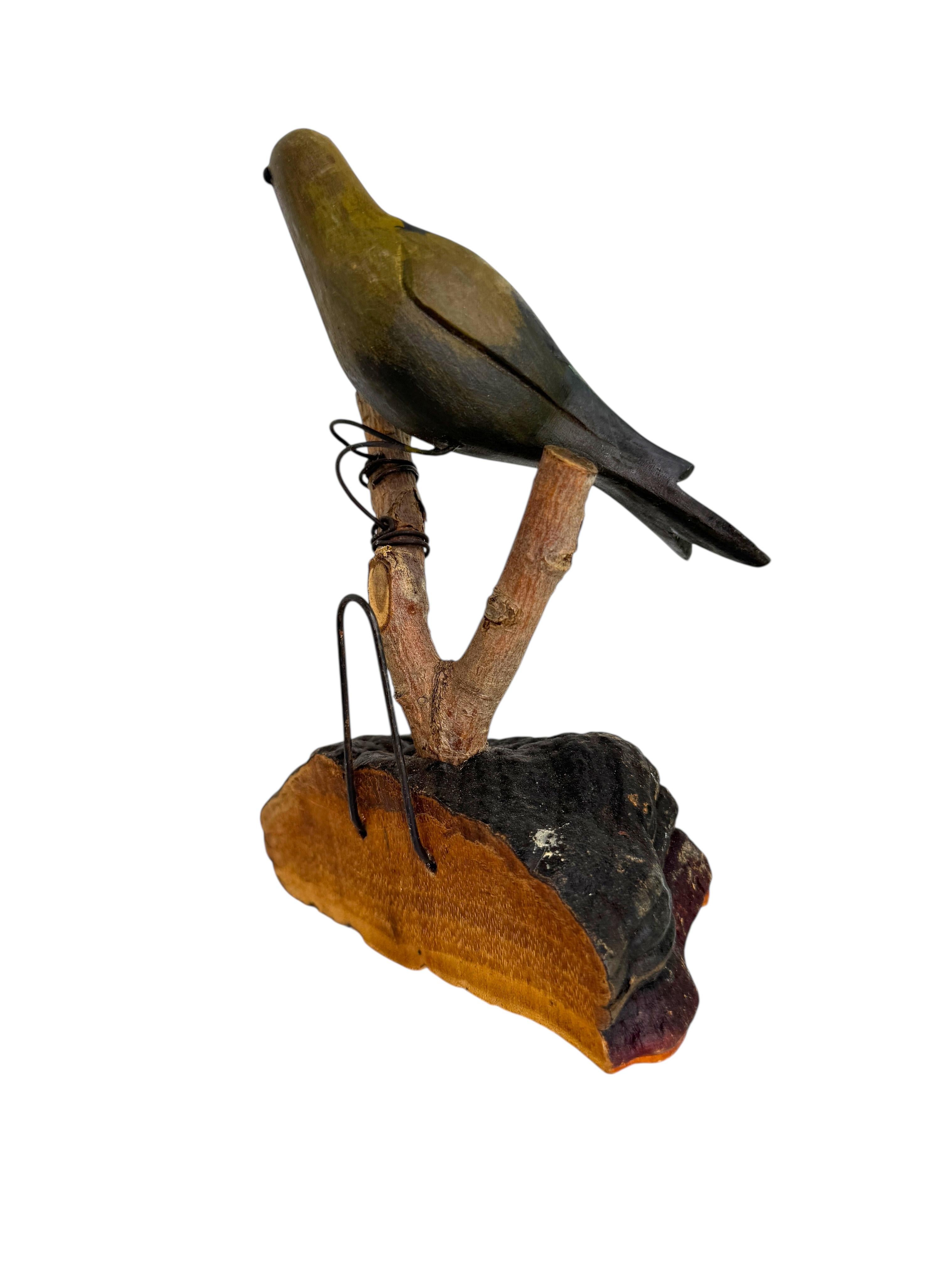 Bellissimo uccello in legno intagliato a mano Vichtauer, Black Forest Folk Art, Austria, anni '1920 In condizioni buone in vendita a Nuernberg, DE