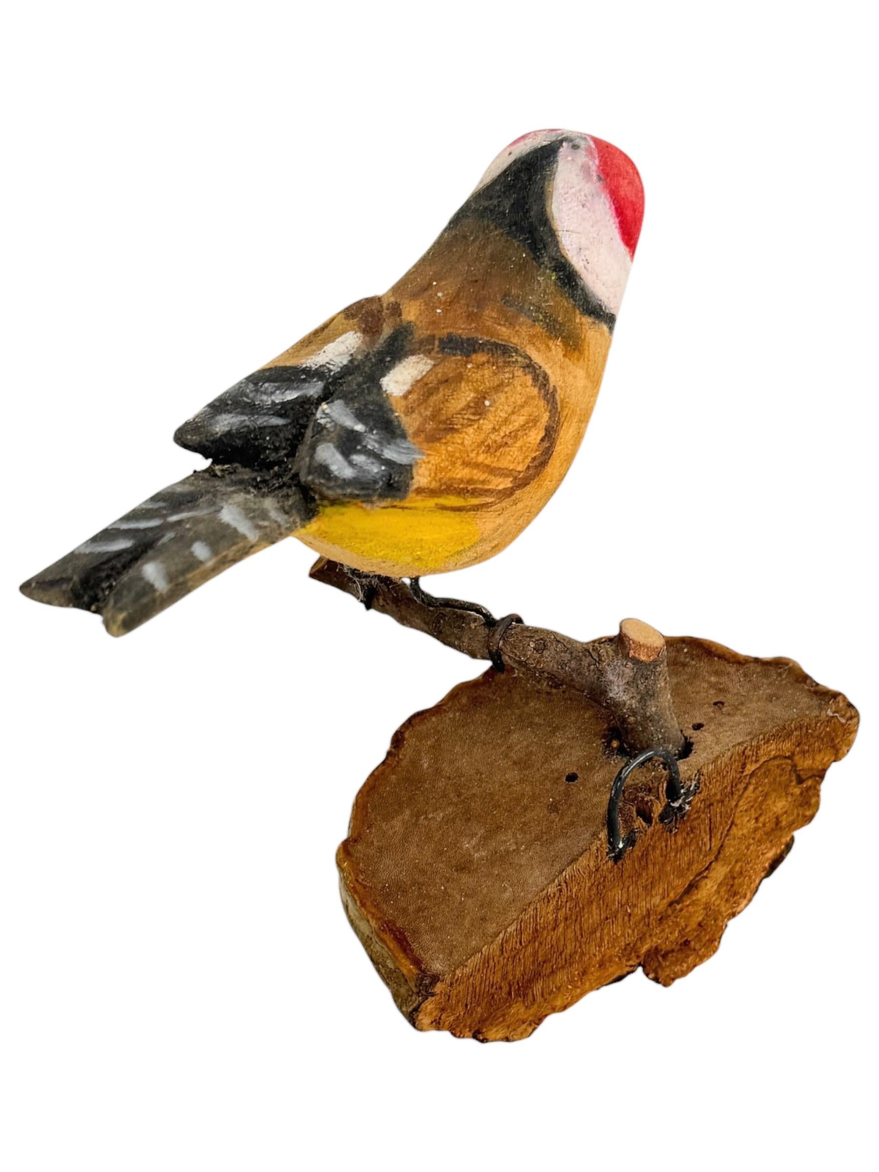 Inizio XX secolo Bellissimo uccello in legno intagliato a mano Vichtauer, Black Forest Folk Art, Austria, anni '1920 in vendita