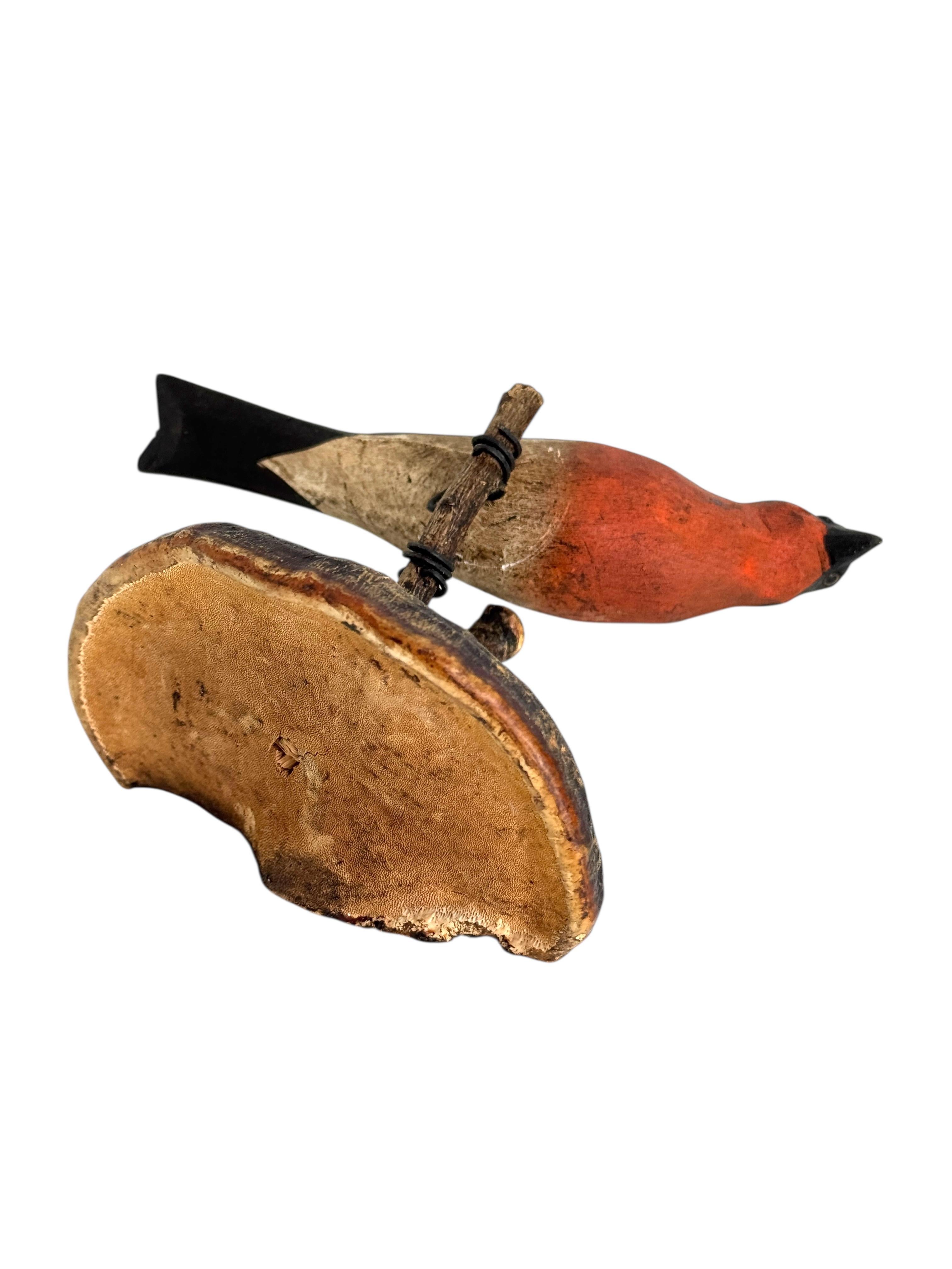 XX secolo Bellissimo uccello in legno intagliato a mano Vichtauer, Black Forest Folk Art, Austria, anni '1920 in vendita