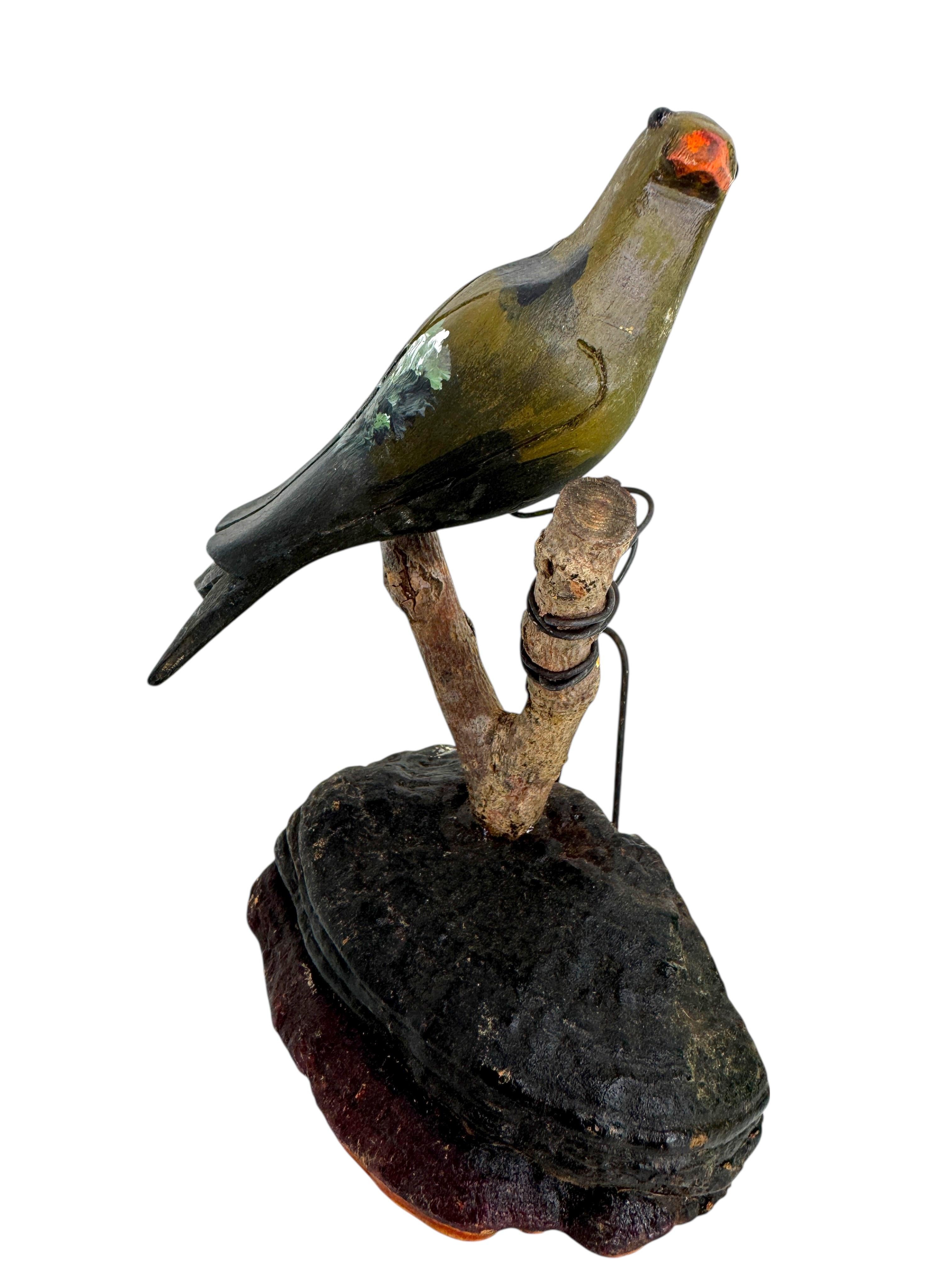 XX secolo Bellissimo uccello in legno intagliato a mano Vichtauer, Black Forest Folk Art, Austria, anni '1920 in vendita