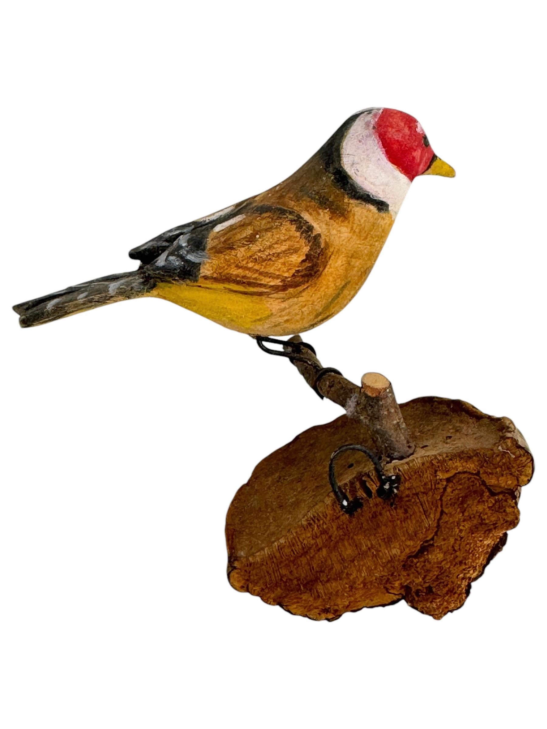 Bellissimo uccello in legno intagliato a mano Vichtauer, Black Forest Folk Art, Austria, anni '1920 in vendita 1