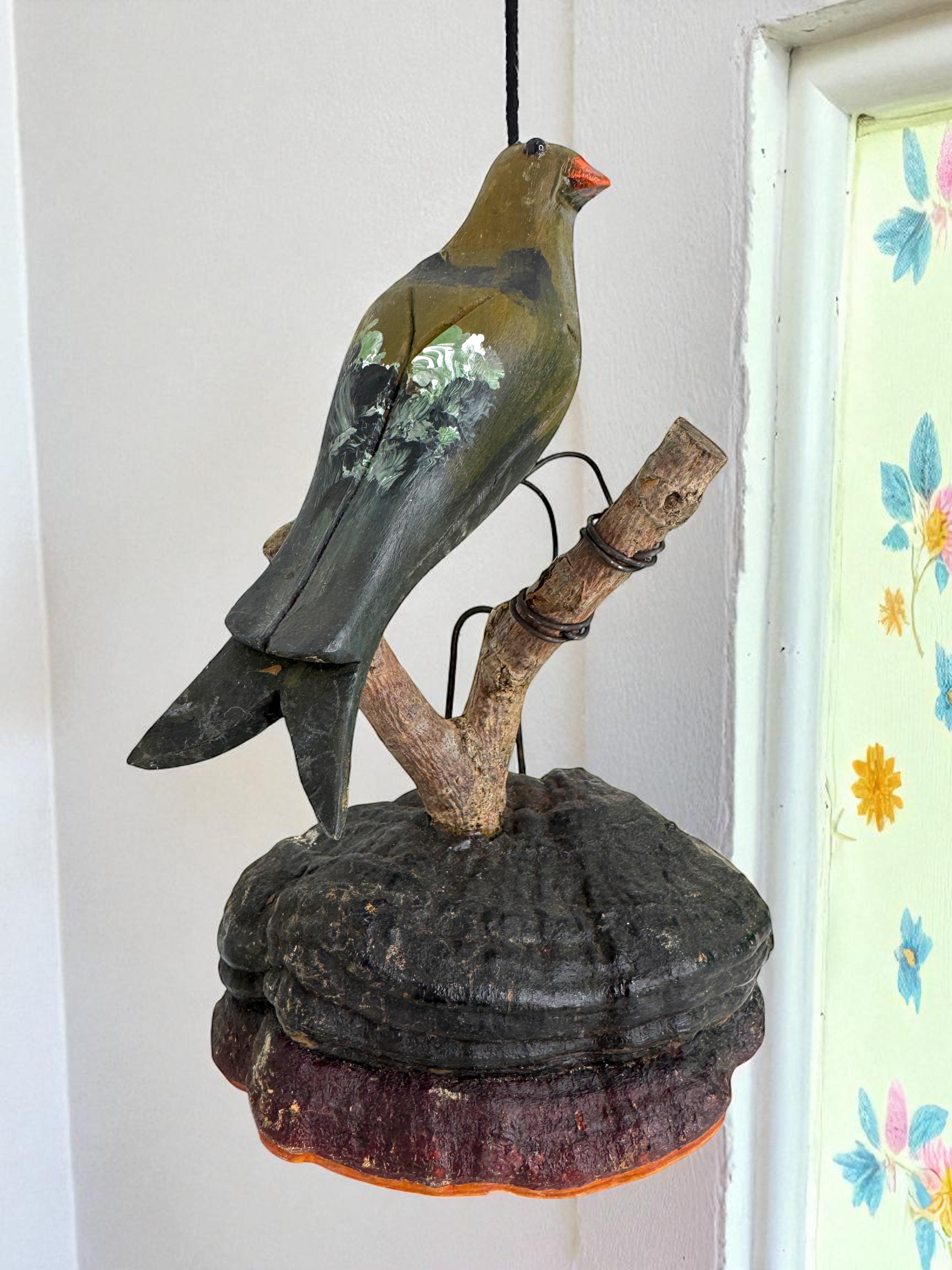 Bellissimo uccello in legno intagliato a mano Vichtauer, Black Forest Folk Art, Austria, anni '1920 in vendita 1