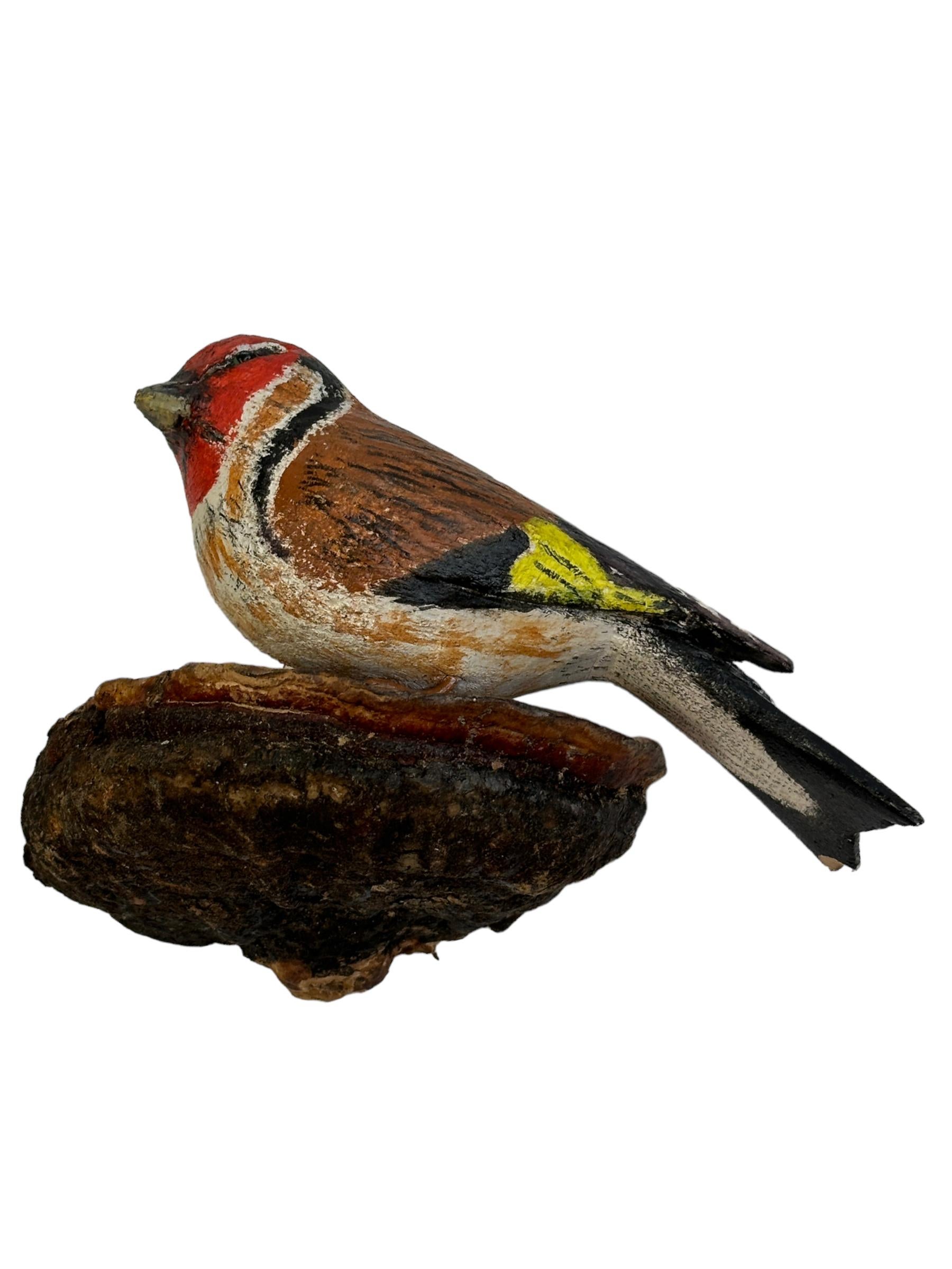 oiseau en bois sculpte