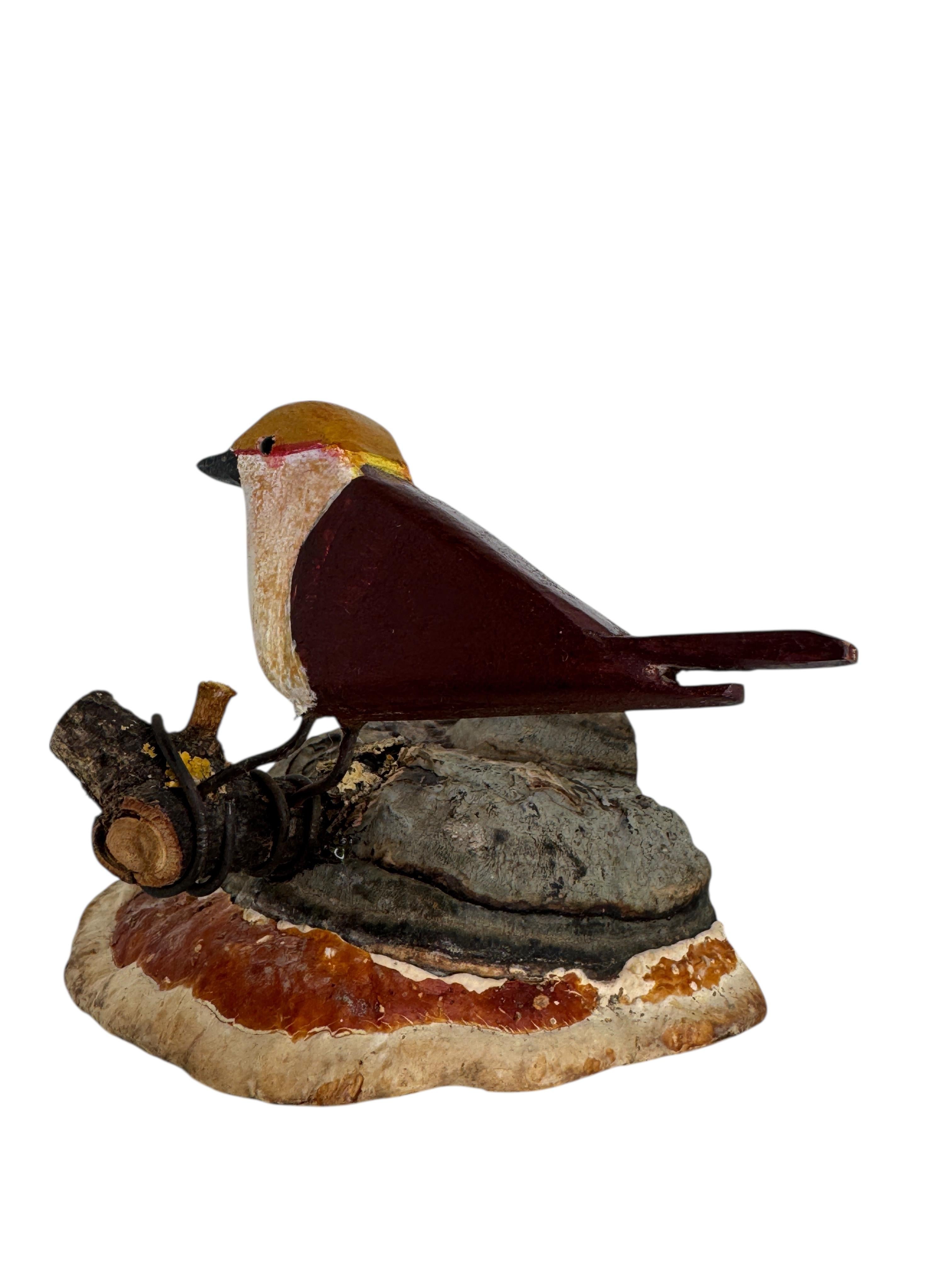 Foresta Nera Bellissimo uccello in legno intagliato a mano Vichtauer, Black Forest Folk Art, Austria, anni '1950 in vendita