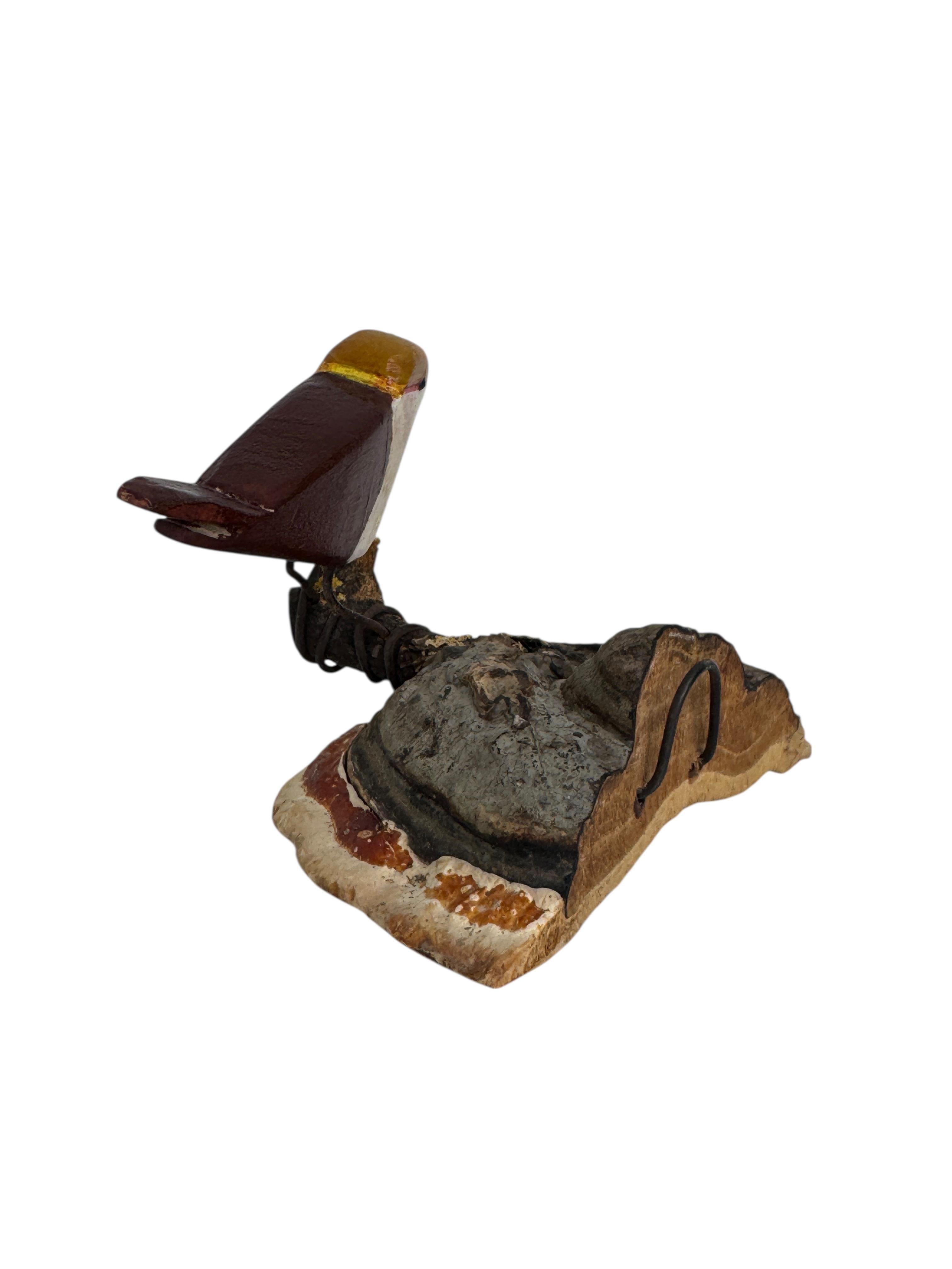 Austriaco Bellissimo uccello in legno intagliato a mano Vichtauer, Black Forest Folk Art, Austria, anni '1950 in vendita
