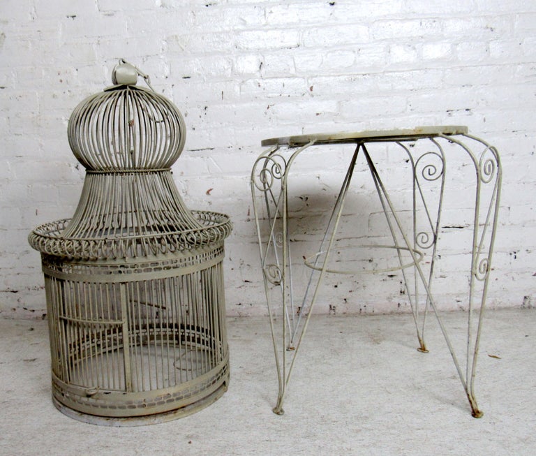 Antique bent iron bird cage. Top and bottom can be separated.
One door with latch. Great for home decoration.

(Please confirm item location - NY or NJ - with dealer).