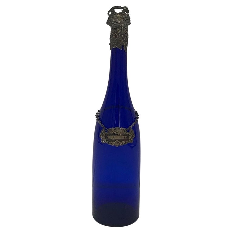 Schöne viktorianische blaue Glas-Weinflasche im Angebot bei 1stDibs Deutschland