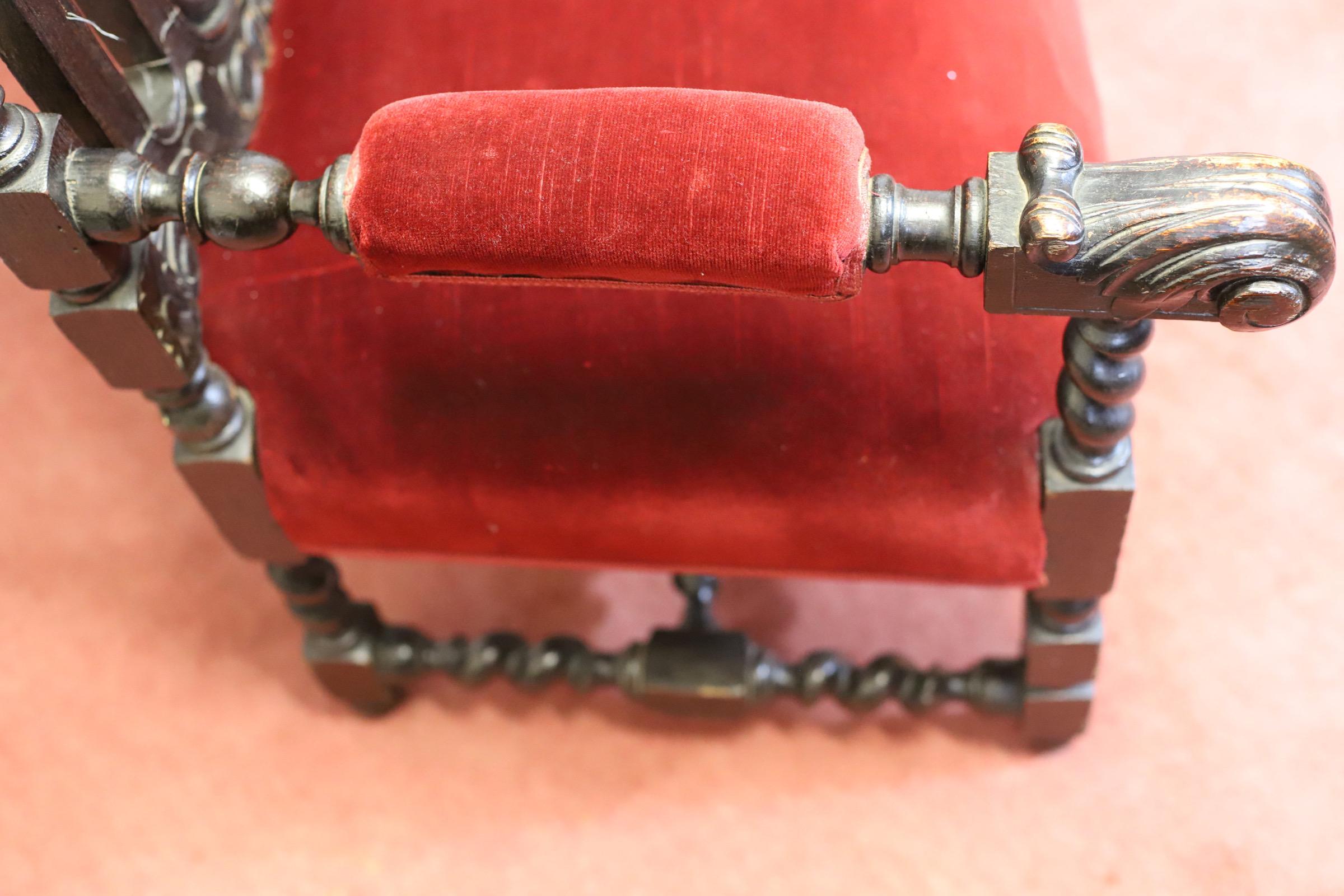 Beautiful Victorian Carved Oak Two-Seater Settee In Jacobean Style For Sale 5