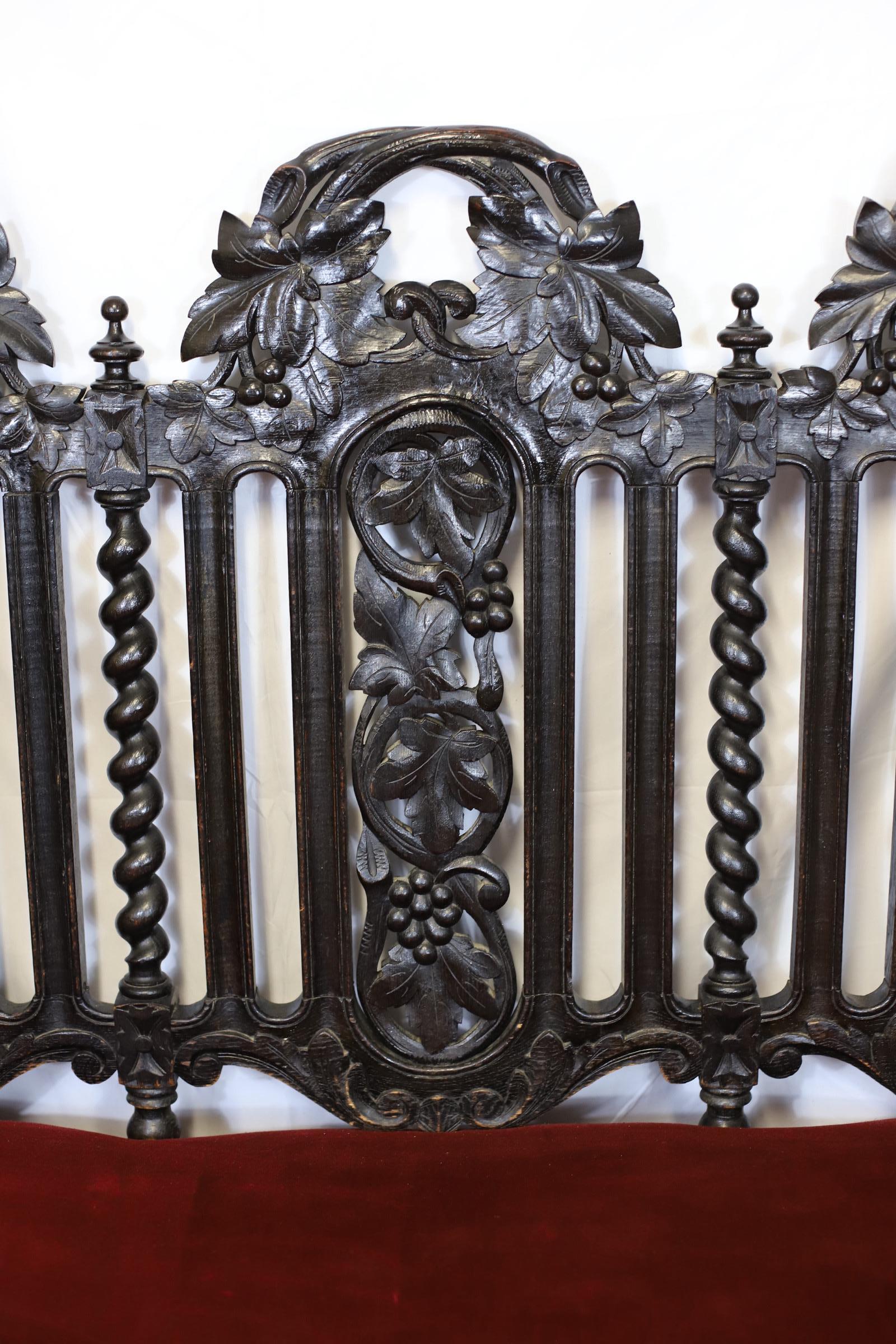 British Beautiful Victorian Carved Oak Two-Seater Settee In Jacobean Style For Sale