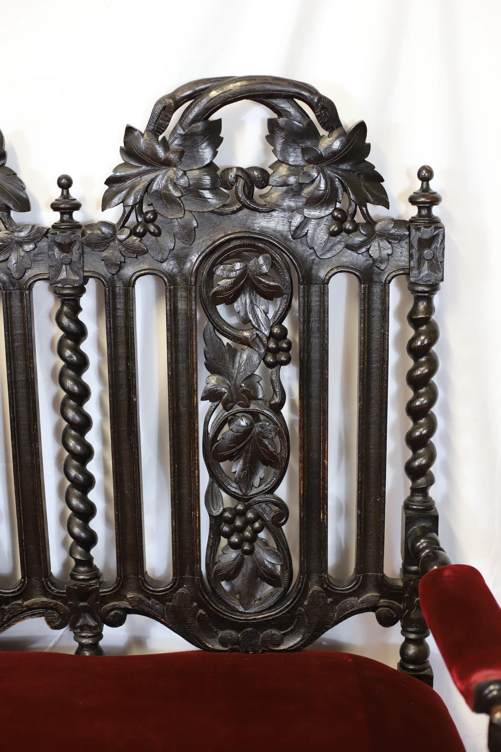 Beautiful Victorian Carved Oak Two-Seater Settee In Jacobean Style In Good Condition For Sale In Crawley, GB