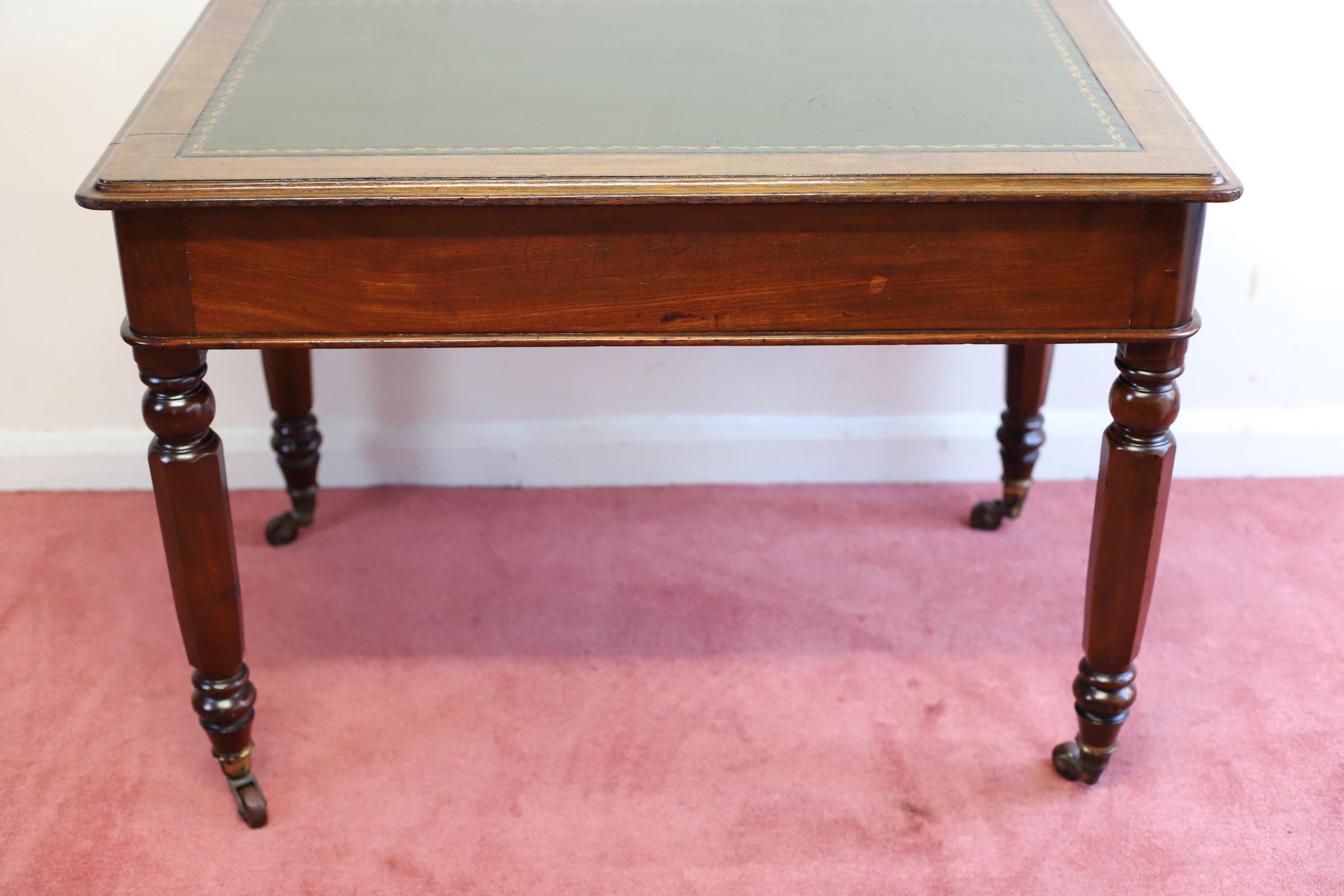 Beautiful Victorian  Leather Top Writing Table  For Sale 1
