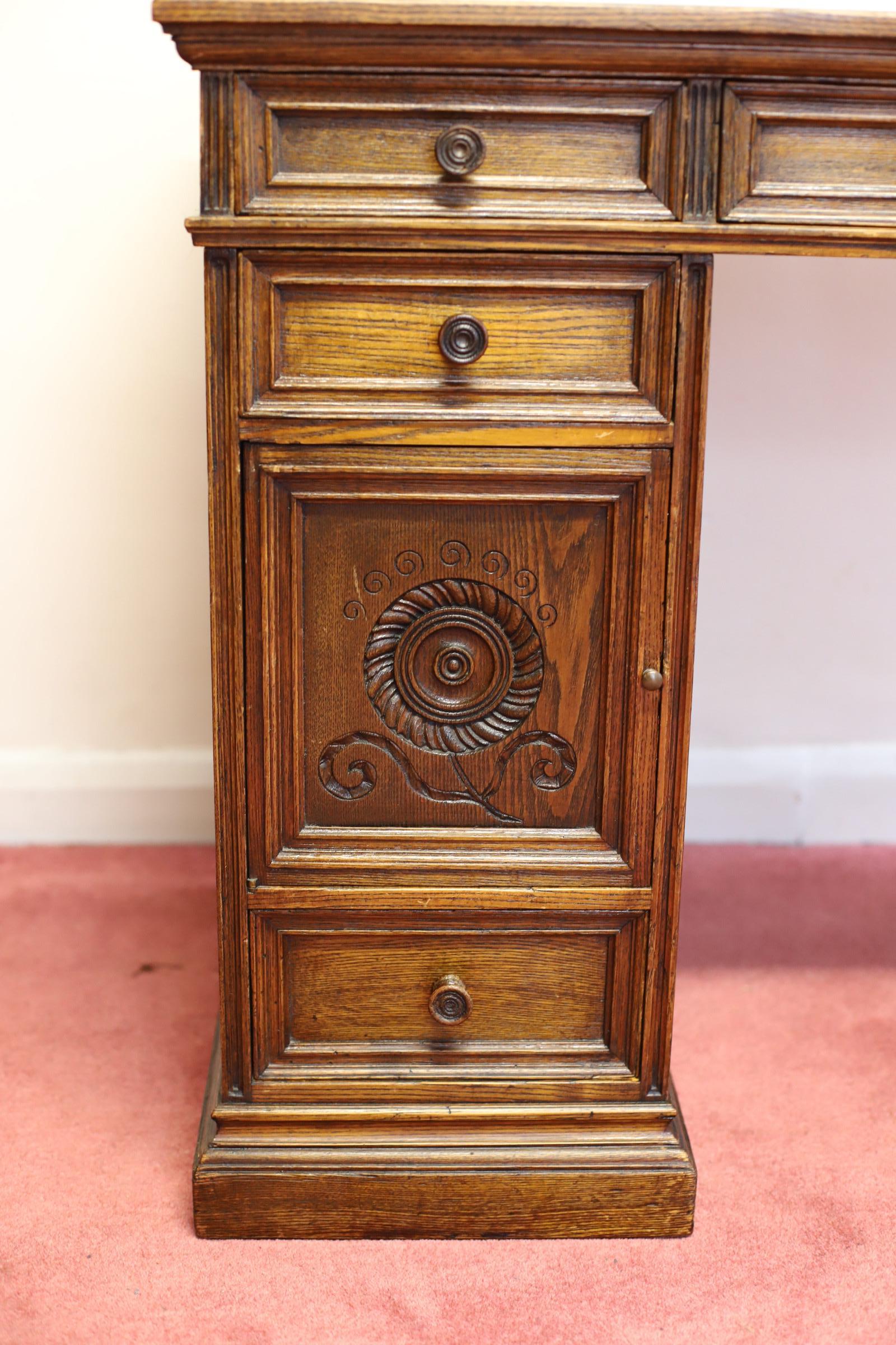 Leather Beautiful Victorian Oak Pedestal Desk Made By Howard&Sons  For Sale