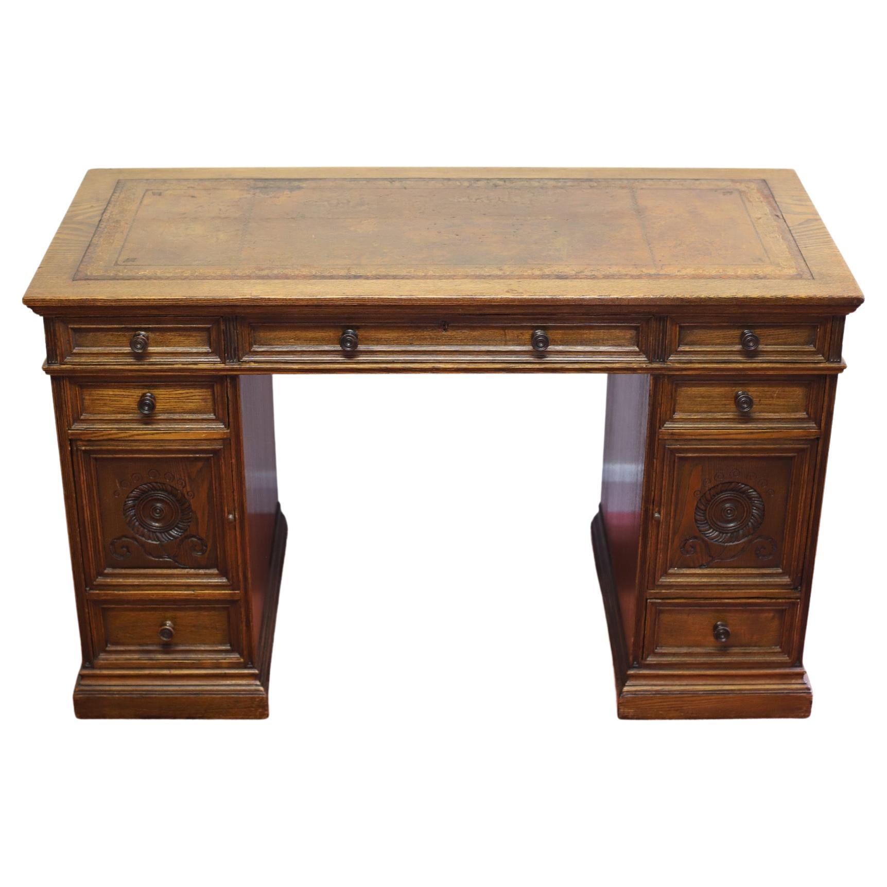 Beautiful Victorian Oak Pedestal Desk Made By Howard&Sons  For Sale