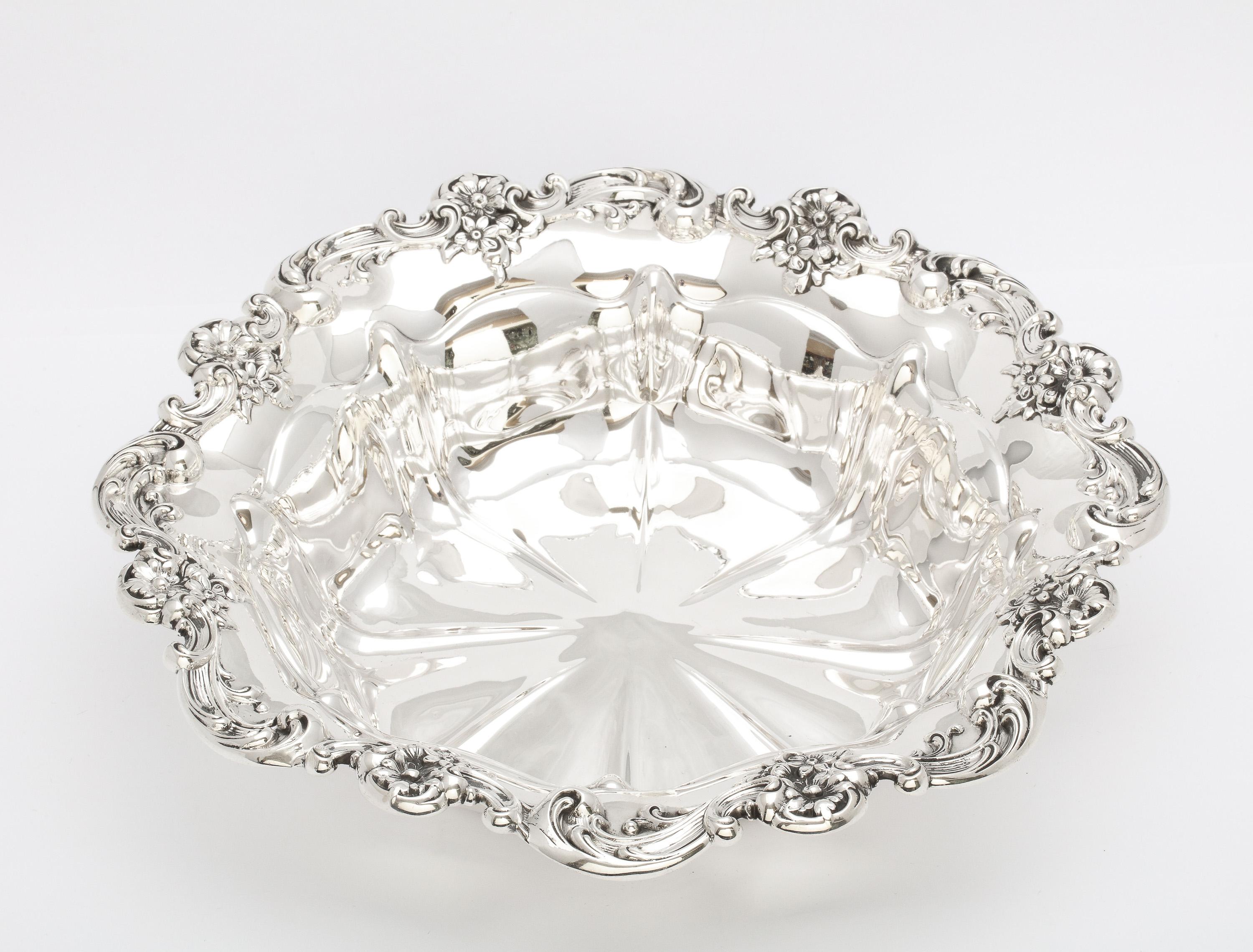 Magnifique bol de centre de table en argent sterling de style victorien par Gorham en vente 8