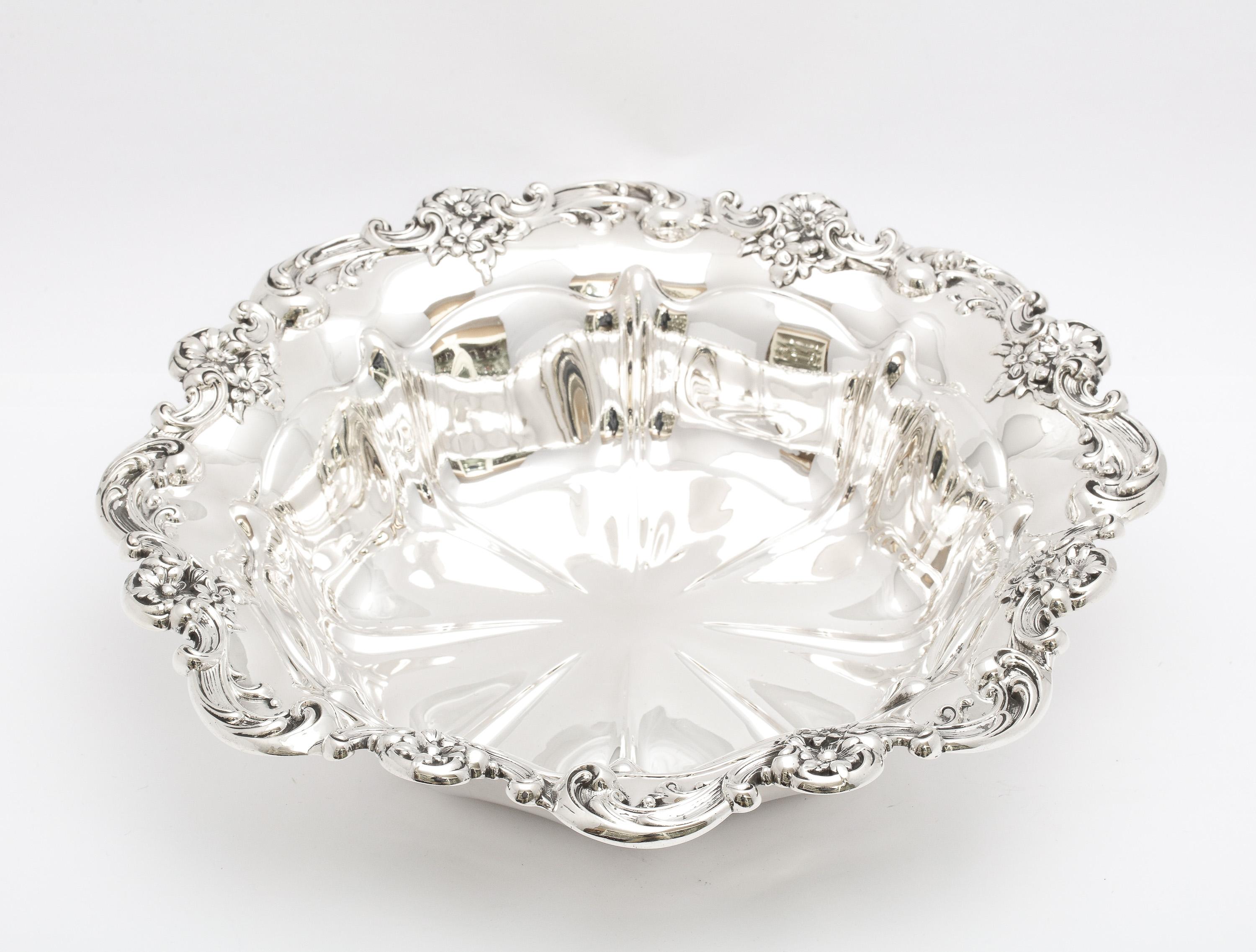 Victorien Magnifique bol de centre de table en argent sterling de style victorien par Gorham en vente